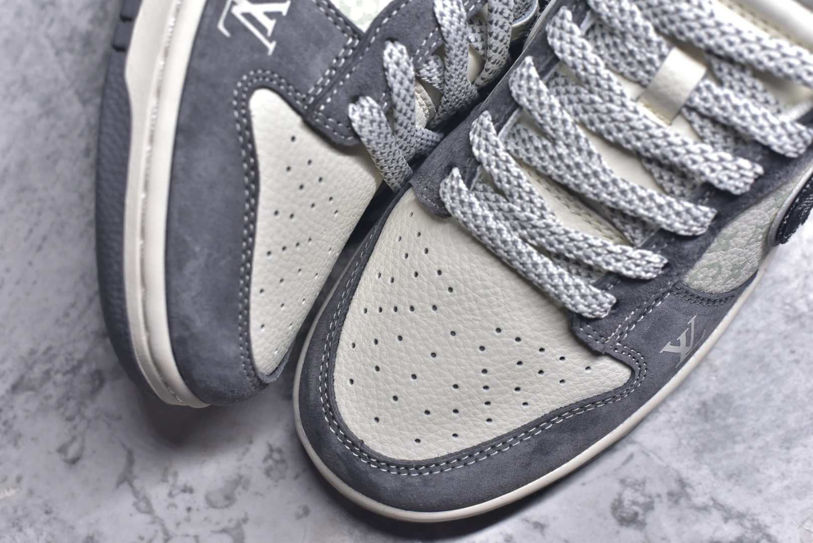 图片[8]-#Nike SB Dunk Low LV联名 猪八黑牛仔 周年高端定制 低帮休闲板鞋 YX5066-387 #定制鞋盒 大厂纯原品质出货 超高清洁度 皮料切割干净无任何毛边 细节完美 尺码：36 36.5 37.5 38 38.5 39 40 40.5 41 42 42.5 43 44 44.5 45 9.E5-选品中心