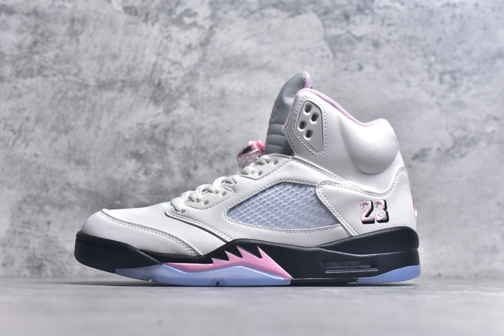 #Air Jordan 5 \” Medium Soft Pink \” AJ5乔5 文化篮球鞋白粉 HQ7978-102 国内一线大厂出品 匠心打造 原厂皮料原厂数据 全新纸板 模具打造 外贸 平台高端零售专供品质 品质毋庸置疑 一眼正品既视感 细节均已解码 尺码：40 40.5 41 42 42.5 43 44 44.5 45 46 47.5-选品中心