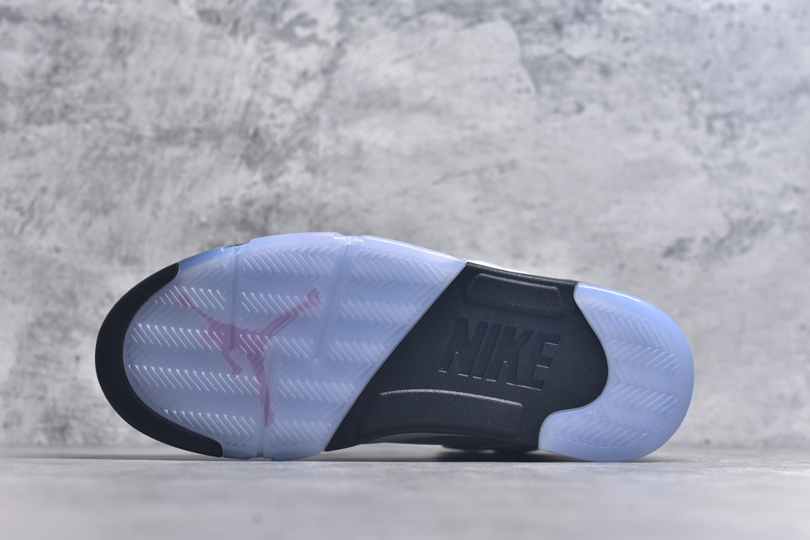 图片[6]-#Air Jordan 5 \” Medium Soft Pink \” AJ5乔5 文化篮球鞋白粉 HQ7978-102 国内一线大厂出品 匠心打造 原厂皮料原厂数据 全新纸板 模具打造 外贸 平台高端零售专供品质 品质毋庸置疑 一眼正品既视感 细节均已解码 尺码：40 40.5 41 42 42.5 43 44 44.5 45 46 47.5-选品中心