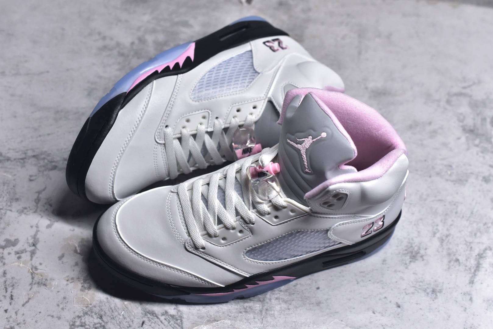 图片[7]-#Air Jordan 5 \” Medium Soft Pink \” AJ5乔5 文化篮球鞋白粉 HQ7978-102 国内一线大厂出品 匠心打造 原厂皮料原厂数据 全新纸板 模具打造 外贸 平台高端零售专供品质 品质毋庸置疑 一眼正品既视感 细节均已解码 尺码：40 40.5 41 42 42.5 43 44 44.5 45 46 47.5-选品中心