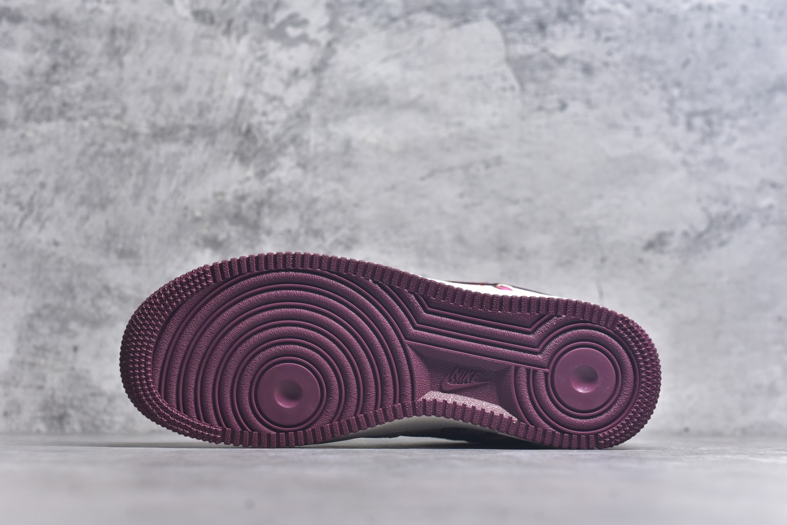 图片[6]-#Nike Air Force 1\’07 Low 迪奥联名 涂鸦米酒红勾 空军一号低帮休闲板鞋 HJ3318-002 #原楦头原纸板 原装鞋盒 定制五金配件 内置全掌气垫 原厂鞋底 尺码：36 36.5 37.5 38 38.5 39 40 40.5 41 42 42.5 43 44 44.5 45 9.D4-选品中心