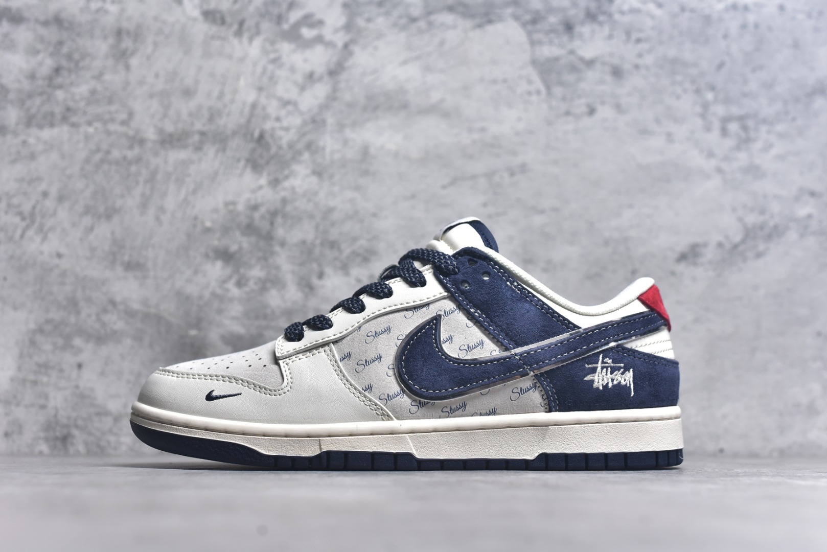 #Nk SB Dunk Low 斯图西联名-猪八米灰蓝 周年高端定制 低帮休闲板鞋 XX2025-609 #定制鞋盒 大厂纯原品质出货 超高清洁度 皮料切割干净无任何毛边 细节完美 尺码：36 36.5 37.5 38 38.5 39 40 40.5 41 42 42.5 43 44 44.5 45 9.E5-选品中心