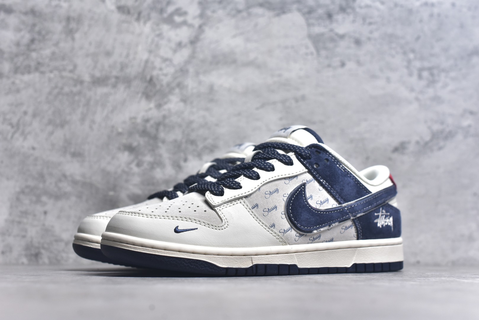 图片[2]-#Nk SB Dunk Low 斯图西联名-猪八米灰蓝 周年高端定制 低帮休闲板鞋 XX2025-609 #定制鞋盒 大厂纯原品质出货 超高清洁度 皮料切割干净无任何毛边 细节完美 尺码：36 36.5 37.5 38 38.5 39 40 40.5 41 42 42.5 43 44 44.5 45 9.E5-选品中心
