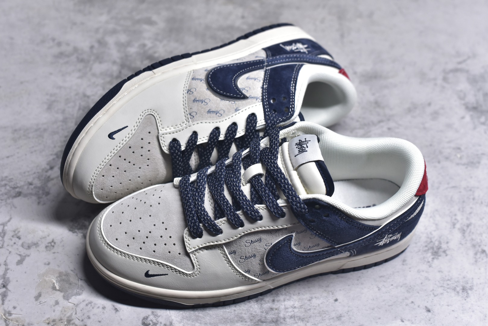 图片[7]-#Nk SB Dunk Low 斯图西联名-猪八米灰蓝 周年高端定制 低帮休闲板鞋 XX2025-609 #定制鞋盒 大厂纯原品质出货 超高清洁度 皮料切割干净无任何毛边 细节完美 尺码：36 36.5 37.5 38 38.5 39 40 40.5 41 42 42.5 43 44 44.5 45 9.E5-选品中心