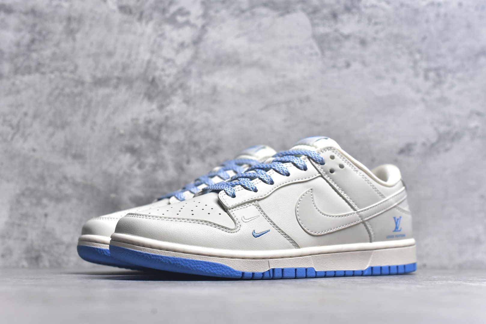 图片[2]-#Nk SB Dunk Low LV联名-米白黛蓝 周年高端定制 低帮休闲板鞋 XX2025-322 #定制鞋盒 大厂纯原品质出货 超高清洁度 皮料切割干净无任何毛边 细节完美 尺码：36 36.5 37.5 38 38.5 39 40 40.5 41 42 42.5 43 44 44.5 45 9.E5-选品中心