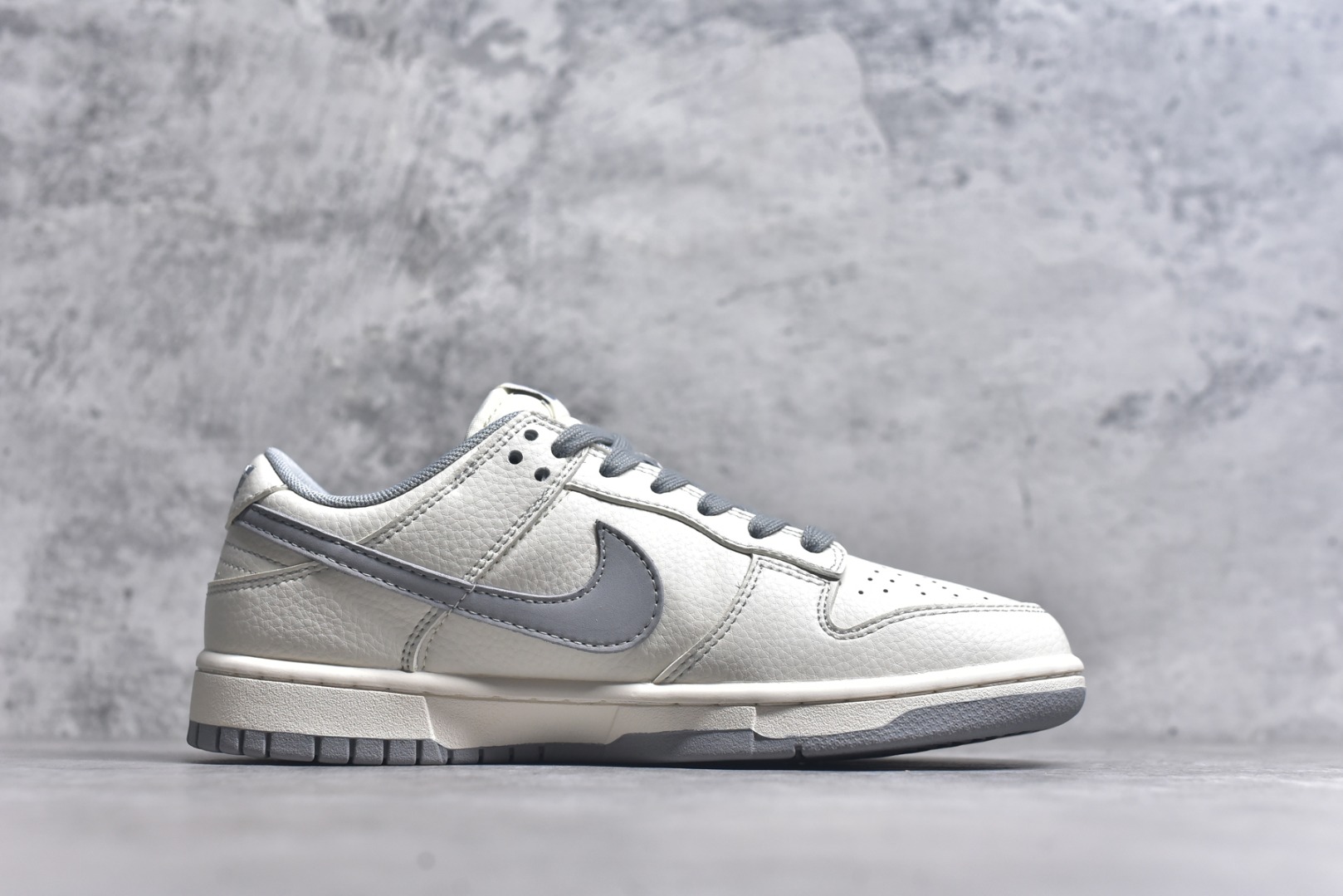 图片[3]-#Nk SB Dunk Low Supreme联名-米白灰双勾 周年高端定制 低帮休闲板鞋 XX2025-317 #定制鞋盒 大厂纯原品质出货 超高清洁度 皮料切割干净无任何毛边 细节完美 尺码：36 36.5 37.5 38 38.5 39 40 40.5 41 42 42.5 43 44 44.5 45 9.E5-选品中心