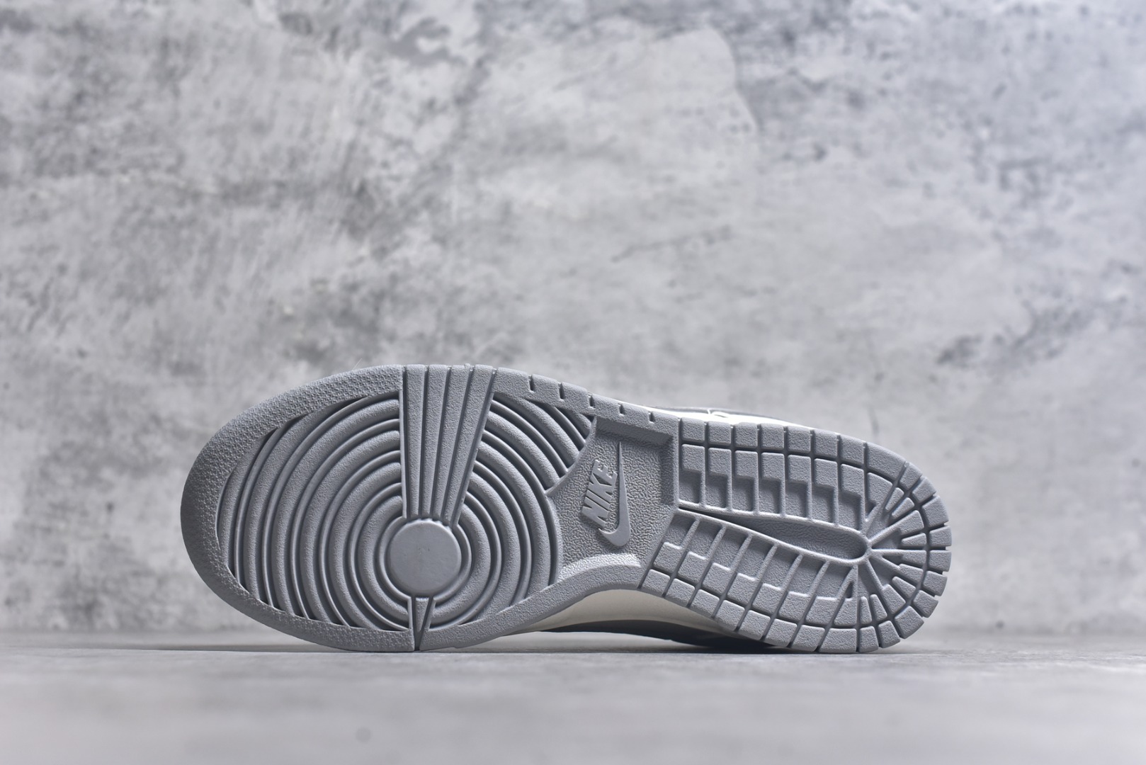 图片[6]-#Nk SB Dunk Low Supreme联名-米白灰双勾 周年高端定制 低帮休闲板鞋 XX2025-317 #定制鞋盒 大厂纯原品质出货 超高清洁度 皮料切割干净无任何毛边 细节完美 尺码：36 36.5 37.5 38 38.5 39 40 40.5 41 42 42.5 43 44 44.5 45 9.E5-选品中心