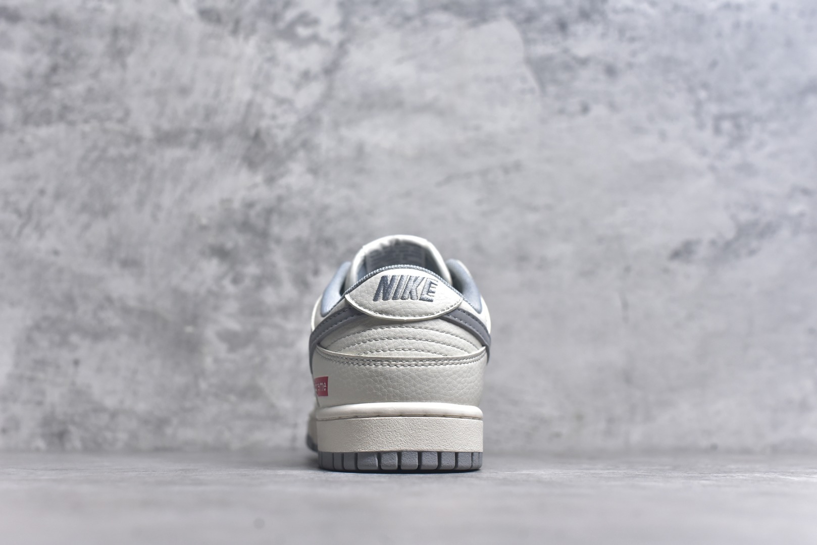 图片[5]-#Nk SB Dunk Low Supreme联名-米白灰双勾 周年高端定制 低帮休闲板鞋 XX2025-317 #定制鞋盒 大厂纯原品质出货 超高清洁度 皮料切割干净无任何毛边 细节完美 尺码：36 36.5 37.5 38 38.5 39 40 40.5 41 42 42.5 43 44 44.5 45 9.E5-选品中心