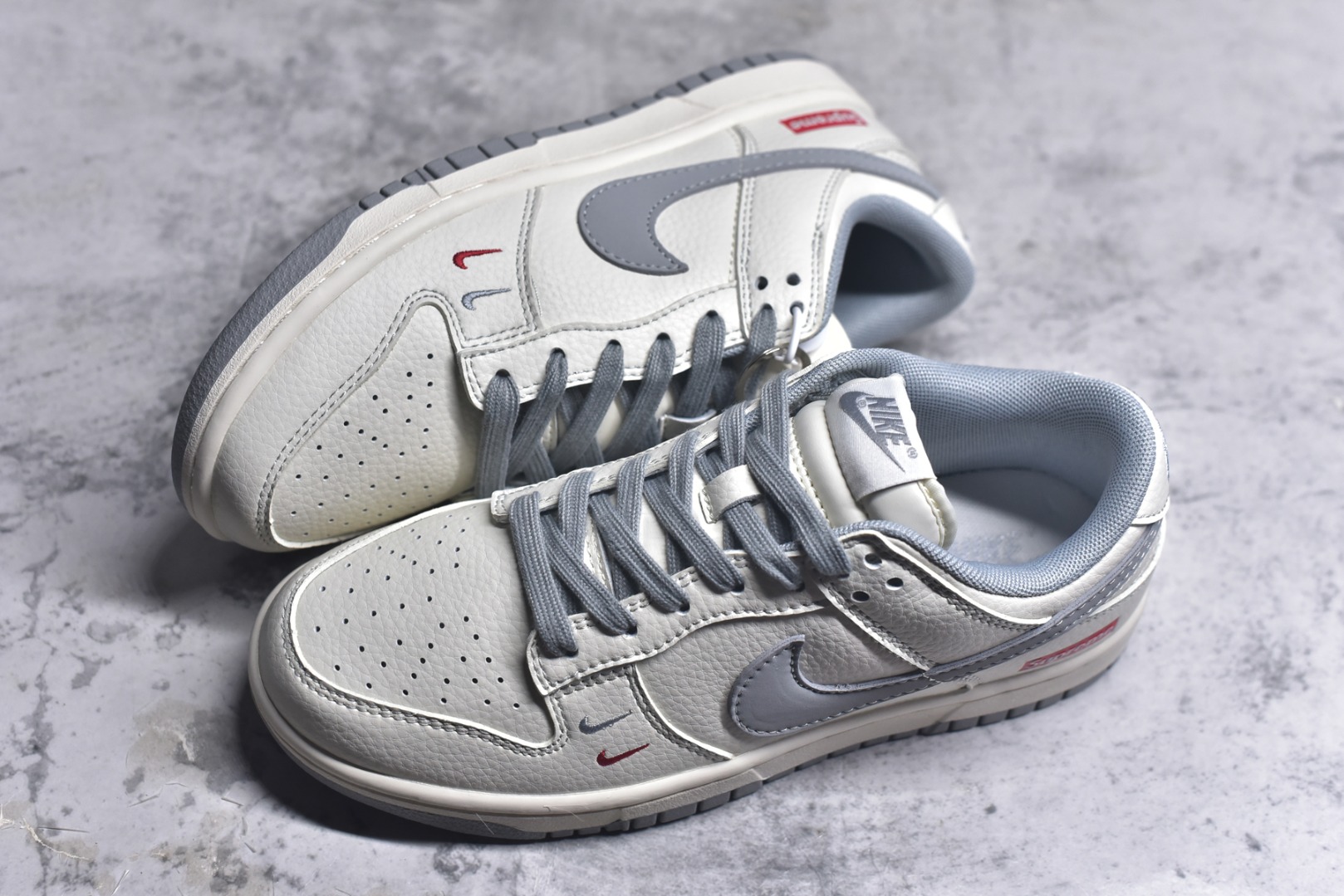 图片[7]-#Nk SB Dunk Low Supreme联名-米白灰双勾 周年高端定制 低帮休闲板鞋 XX2025-317 #定制鞋盒 大厂纯原品质出货 超高清洁度 皮料切割干净无任何毛边 细节完美 尺码：36 36.5 37.5 38 38.5 39 40 40.5 41 42 42.5 43 44 44.5 45 9.E5-选品中心