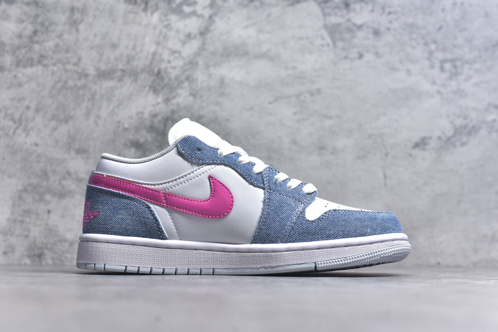 图片[3]-#Air Jordan 1 Low AJ1 乔1牛仔蓝粉亮片 低帮文化休闲板鞋 HQ2001 400 市场唯一独家头层皮打造 原鞋原档案开发 原厂皮料 原档冲孔鞋头 正确满胶鞋垫 四线拉帮 原厂织唛标 鞋舌高弹海绵填充 尺码：36-46-选品中心
