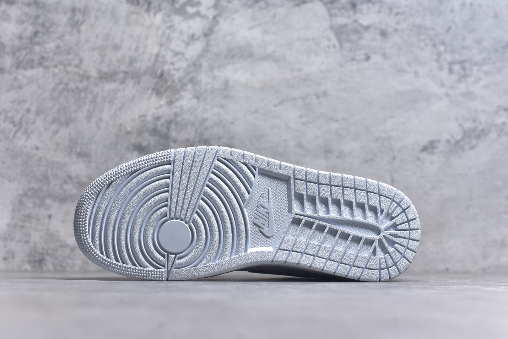 图片[6]-#Air Jordan 1 Low AJ1 乔1牛仔蓝粉亮片 低帮文化休闲板鞋 HQ2001 400 市场唯一独家头层皮打造 原鞋原档案开发 原厂皮料 原档冲孔鞋头 正确满胶鞋垫 四线拉帮 原厂织唛标 鞋舌高弹海绵填充 尺码：36-46-选品中心