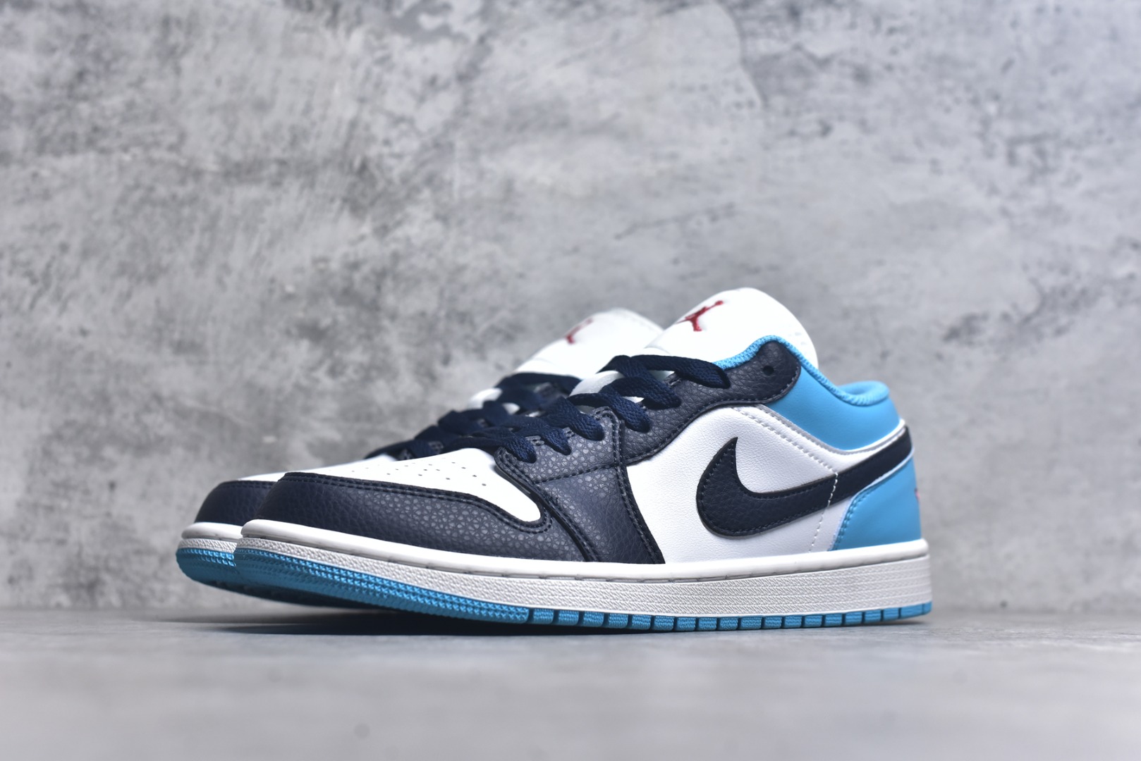 图片[2]-#Air Jordan 1 Low AJ1 乔1白蓝 低帮文化休闲板鞋 553558 149 市场唯一独家头层皮打造 原鞋原档案开发 原厂皮料 原档冲孔鞋头 正确满胶鞋垫 四线拉帮 原厂织唛标 鞋舌高弹海绵填充 尺码：36-46（半）-选品中心