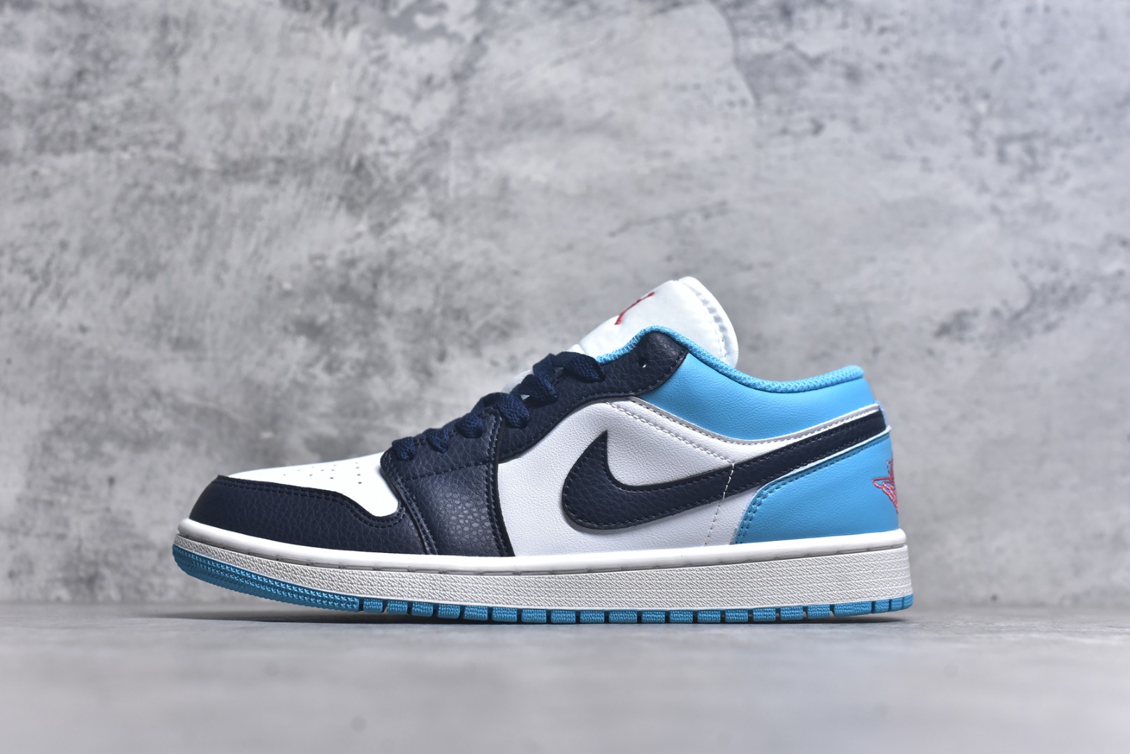 #Air Jordan 1 Low AJ1 乔1白蓝 低帮文化休闲板鞋 553558 149 市场唯一独家头层皮打造 原鞋原档案开发 原厂皮料 原档冲孔鞋头 正确满胶鞋垫 四线拉帮 原厂织唛标 鞋舌高弹海绵填充 尺码：36-46（半）-选品中心