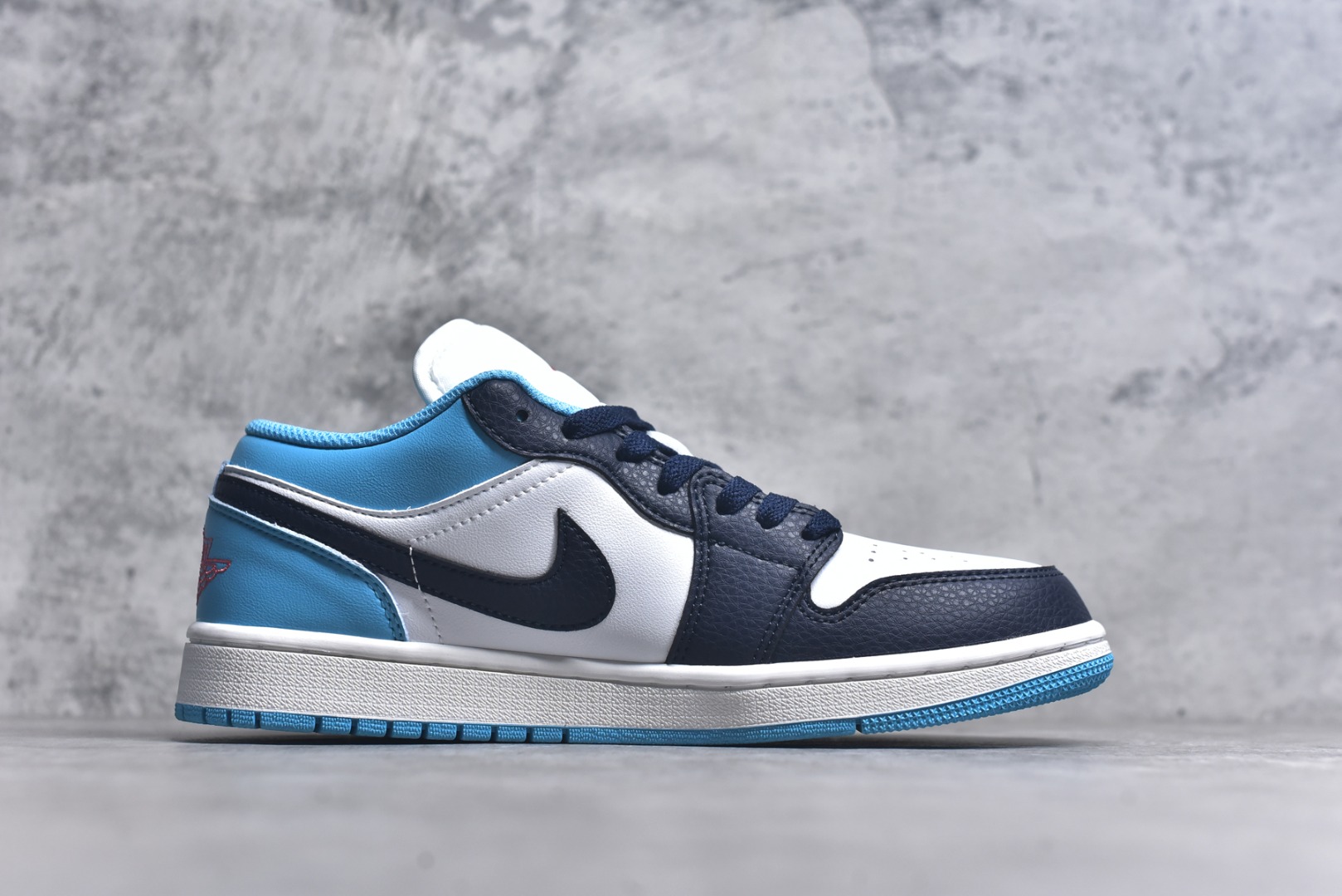 图片[3]-#Air Jordan 1 Low AJ1 乔1白蓝 低帮文化休闲板鞋 553558 149 市场唯一独家头层皮打造 原鞋原档案开发 原厂皮料 原档冲孔鞋头 正确满胶鞋垫 四线拉帮 原厂织唛标 鞋舌高弹海绵填充 尺码：36-46（半）-选品中心