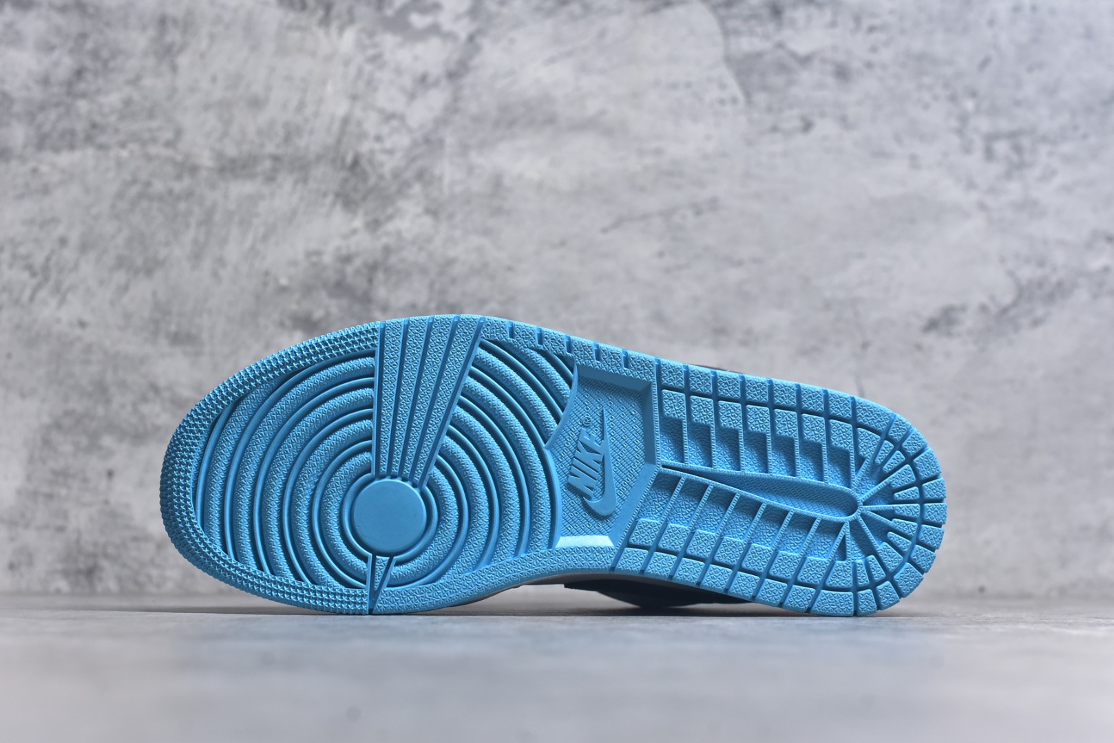 图片[6]-#Air Jordan 1 Low AJ1 乔1白蓝 低帮文化休闲板鞋 553558 149 市场唯一独家头层皮打造 原鞋原档案开发 原厂皮料 原档冲孔鞋头 正确满胶鞋垫 四线拉帮 原厂织唛标 鞋舌高弹海绵填充 尺码：36-46（半）-选品中心