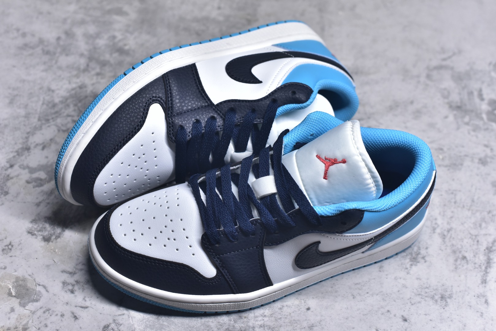 图片[7]-#Air Jordan 1 Low AJ1 乔1白蓝 低帮文化休闲板鞋 553558 149 市场唯一独家头层皮打造 原鞋原档案开发 原厂皮料 原档冲孔鞋头 正确满胶鞋垫 四线拉帮 原厂织唛标 鞋舌高弹海绵填充 尺码：36-46（半）-选品中心