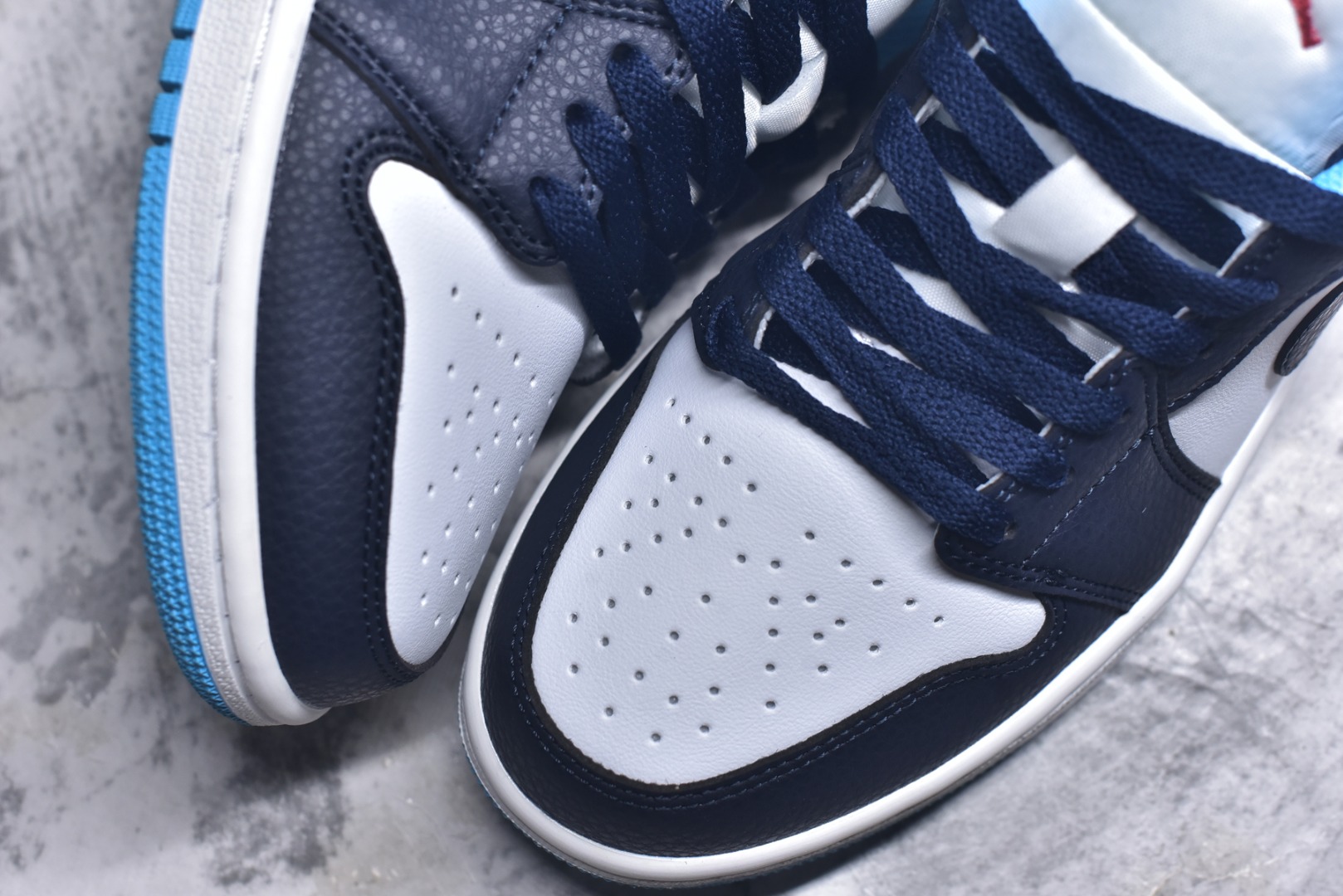 图片[8]-#Air Jordan 1 Low AJ1 乔1白蓝 低帮文化休闲板鞋 553558 149 市场唯一独家头层皮打造 原鞋原档案开发 原厂皮料 原档冲孔鞋头 正确满胶鞋垫 四线拉帮 原厂织唛标 鞋舌高弹海绵填充 尺码：36-46（半）-选品中心