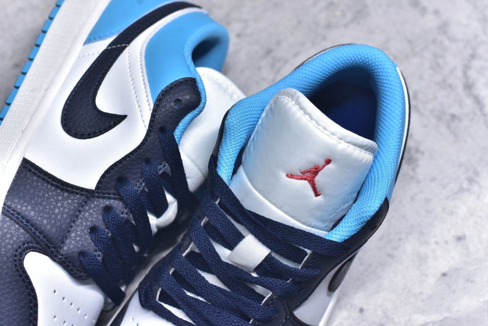 图片[9]-#Air Jordan 1 Low AJ1 乔1白蓝 低帮文化休闲板鞋 553558 149 市场唯一独家头层皮打造 原鞋原档案开发 原厂皮料 原档冲孔鞋头 正确满胶鞋垫 四线拉帮 原厂织唛标 鞋舌高弹海绵填充 尺码：36-46（半）-选品中心