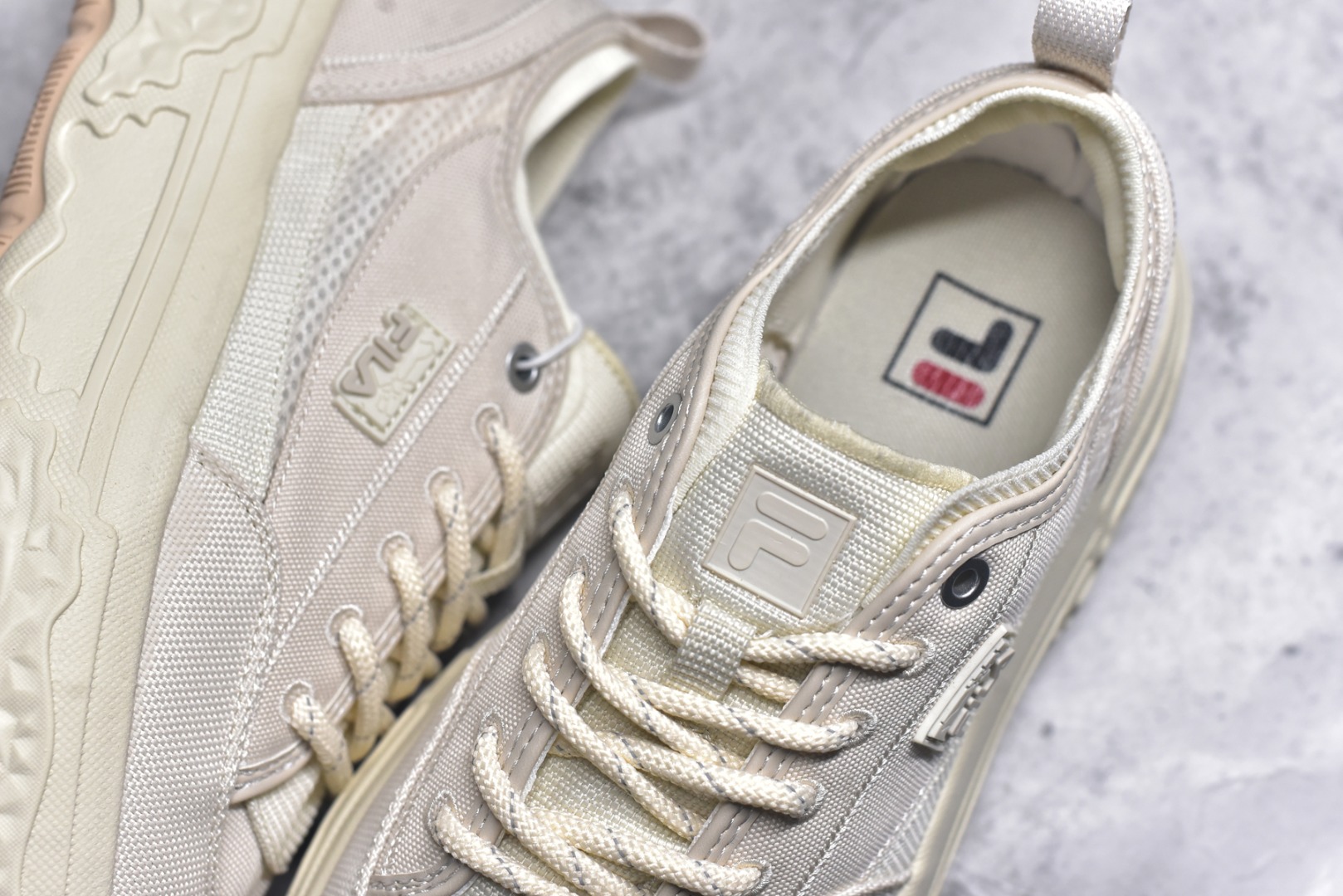 图片[9]-#FILA ROCK 斐乐岩石鞋舒适百搭轻便耐磨透气减震低帮帆布鞋 FUSION 系列传承了 FILA 的百年基因，融入年轻运动及潮流文化，成为引领变革、创新突破的一代。以“1+N” 的跨界合作模式重现经典的同时创造经典。带来最出其不意的跨界合作惊喜。同时，FILAFUSION把FILA 的 DNA 融入到定制体验里，你可以随心制造厲于你的产品。FILA FUSION 的鞋家族涵盖了老爹鞋、跑步鞋、网球鞋、季节款。风格复古新潮，满足了时尚人士出行及各类运动的搭配需求，成为当下年轻人筷拥的鞋类品牌之一。FILA FUSION 走进年轻人的世界，通过年轻人运动，街舞，滑板，篮球，展现 FILA FUSION 的潮流态度和年轻文化。FILA FUSION 认为末来属于引领变革、创新突破的年轻一代，让我们一起构成 FILA 未来的蓝图吧！尺码：35.5 36 36.5 37.5 38 38.5 39 40 40.5 41 42 42.5 43 44 44.5-选品中心