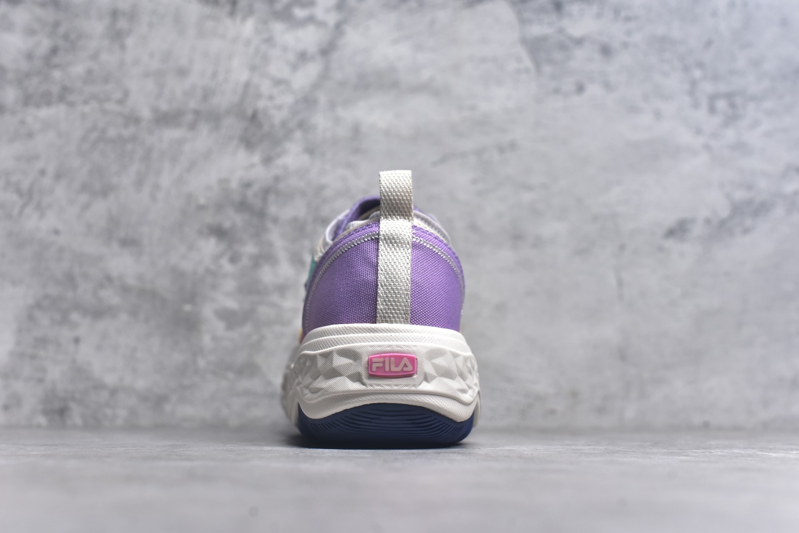 图片[5]-#FILA ROCK 斐乐岩石鞋舒适百搭轻便耐磨透气减震低帮帆布鞋 FUSION 系列传承了 FILA 的百年基因，融入年轻运动及潮流文化，成为引领变革、创新突破的一代。以“1+N” 的跨界合作模式重现经典的同时创造经典。带来最出其不意的跨界合作惊喜。同时，FILAFUSION把FILA 的 DNA 融入到定制体验里，你可以随心制造厲于你的产品。FILA FUSION 的鞋家族涵盖了老爹鞋、跑步鞋、网球鞋、季节款。风格复古新潮，满足了时尚人士出行及各类运动的搭配需求，成为当下年轻人筷拥的鞋类品牌之一。FILA FUSION 走进年轻人的世界，通过年轻人运动，街舞，滑板，篮球，展现 FILA FUSION 的潮流态度和年轻文化。FILA FUSION 认为末来属于引领变革、创新突破的年轻一代，让我们一起构成 FILA 未来的蓝图吧！尺码：35.5 36 36.5 37.5 38 38.5 39 40 40.5 41 42 42.5 43 44 44.5-选品中心
