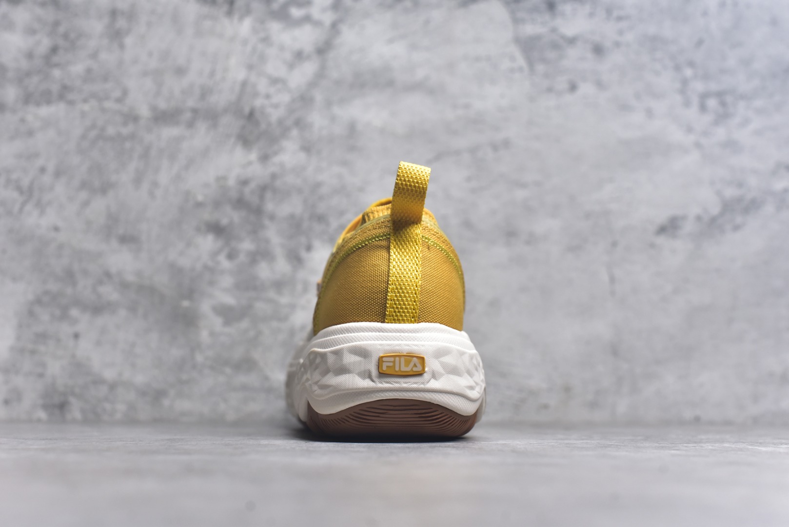图片[5]-#FILA ROCK 斐乐岩石鞋舒适百搭轻便耐磨透气减震低帮帆布鞋 FUSION 系列传承了 FILA 的百年基因，融入年轻运动及潮流文化，成为引领变革、创新突破的一代。以“1+N” 的跨界合作模式重现经典的同时创造经典。带来最出其不意的跨界合作惊喜。同时，FILAFUSION把FILA 的 DNA 融入到定制体验里，你可以随心制造厲于你的产品。FILA FUSION 的鞋家族涵盖了老爹鞋、跑步鞋、网球鞋、季节款。风格复古新潮，满足了时尚人士出行及各类运动的搭配需求，成为当下年轻人筷拥的鞋类品牌之一。FILA FUSION 走进年轻人的世界，通过年轻人运动，街舞，滑板，篮球，展现 FILA FUSION 的潮流态度和年轻文化。FILA FUSION 认为末来属于引领变革、创新突破的年轻一代，让我们一起构成 FILA 未来的蓝图吧！尺码：35.5 36 36.5 37.5 38 38.5 39 40 40.5 41 42 42.5 43 44 44.5-选品中心
