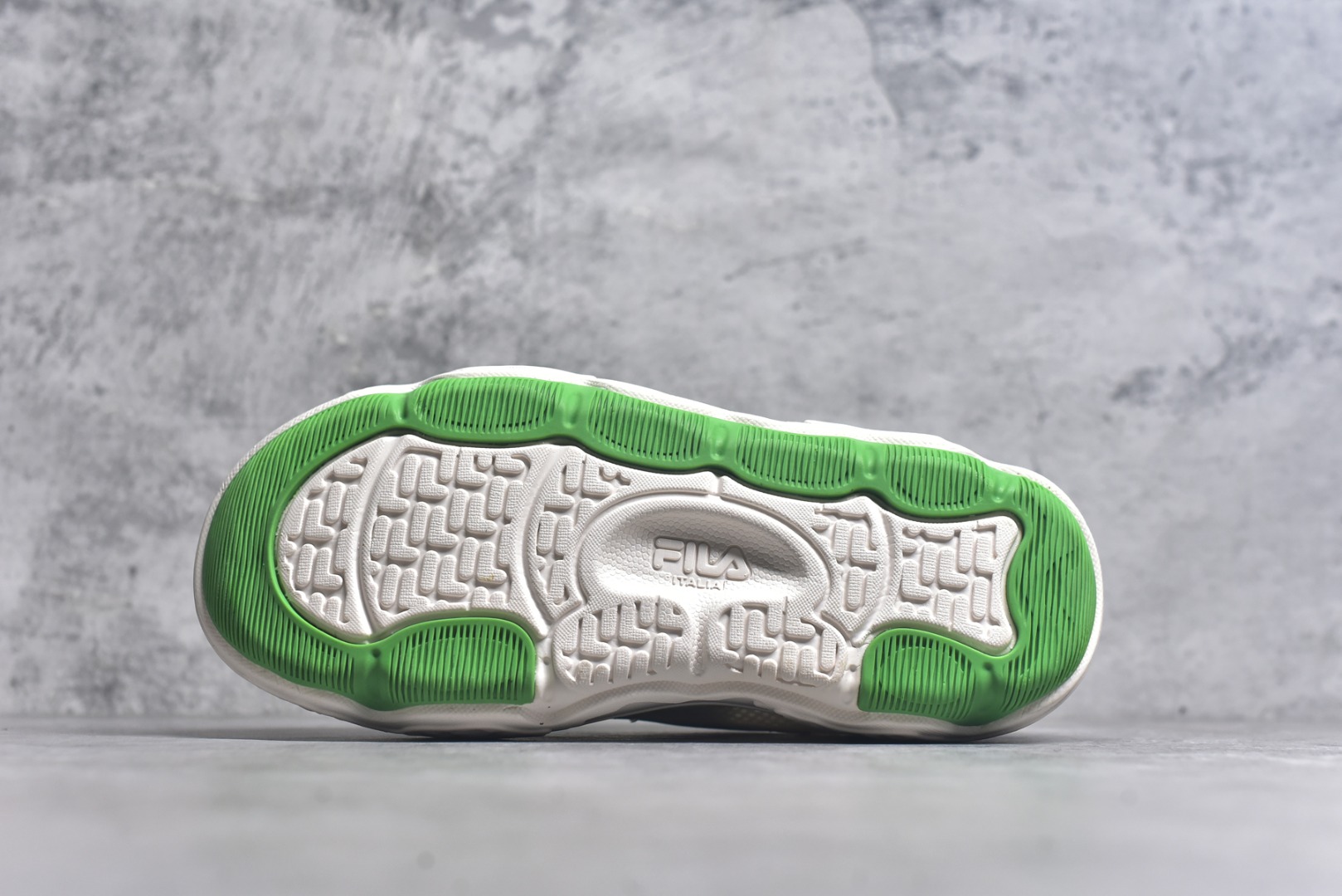 图片[6]-#FILA ROCK 斐乐岩石鞋舒适百搭轻便耐磨透气减震低帮帆布鞋 FUSION 系列传承了 FILA 的百年基因，融入年轻运动及潮流文化，成为引领变革、创新突破的一代。以“1+N” 的跨界合作模式重现经典的同时创造经典。带来最出其不意的跨界合作惊喜。同时，FILAFUSION把FILA 的 DNA 融入到定制体验里，你可以随心制造厲于你的产品。FILA FUSION 的鞋家族涵盖了老爹鞋、跑步鞋、网球鞋、季节款。风格复古新潮，满足了时尚人士出行及各类运动的搭配需求，成为当下年轻人筷拥的鞋类品牌之一。FILA FUSION 走进年轻人的世界，通过年轻人运动，街舞，滑板，篮球，展现 FILA FUSION 的潮流态度和年轻文化。FILA FUSION 认为末来属于引领变革、创新突破的年轻一代，让我们一起构成 FILA 未来的蓝图吧！尺码：35.5 36 36.5 37.5 38 38.5 39 40 40.5 41 42 42.5 43 44 44.5-选品中心