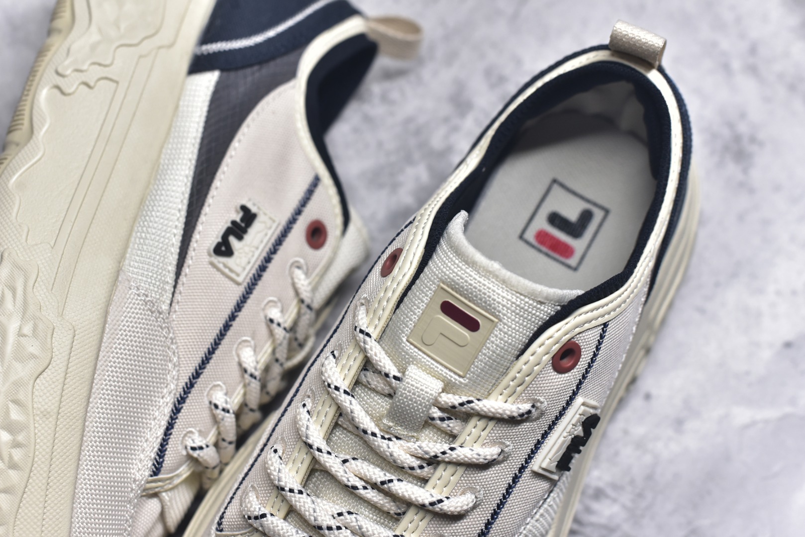 图片[9]-#FILA ROCK 斐乐岩石鞋舒适百搭轻便耐磨透气减震低帮帆布鞋 FUSION 系列传承了 FILA 的百年基因，融入年轻运动及潮流文化，成为引领变革、创新突破的一代。以“1+N” 的跨界合作模式重现经典的同时创造经典。带来最出其不意的跨界合作惊喜。同时，FILAFUSION把FILA 的 DNA 融入到定制体验里，你可以随心制造厲于你的产品。FILA FUSION 的鞋家族涵盖了老爹鞋、跑步鞋、网球鞋、季节款。风格复古新潮，满足了时尚人士出行及各类运动的搭配需求，成为当下年轻人筷拥的鞋类品牌之一。FILA FUSION 走进年轻人的世界，通过年轻人运动，街舞，滑板，篮球，展现 FILA FUSION 的潮流态度和年轻文化。FILA FUSION 认为末来属于引领变革、创新突破的年轻一代，让我们一起构成 FILA 未来的蓝图吧！尺码：35.5 36 36.5 37.5 38 38.5 39 40 40.5 41 42 42.5 43 44 44.5-选品中心