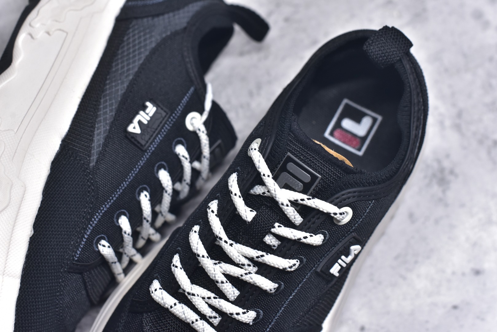 图片[9]-#FILA ROCK 斐乐岩石鞋舒适百搭轻便耐磨透气减震低帮帆布鞋 FUSION 系列传承了 FILA 的百年基因，融入年轻运动及潮流文化，成为引领变革、创新突破的一代。以“1+N” 的跨界合作模式重现经典的同时创造经典。带来最出其不意的跨界合作惊喜。同时，FILAFUSION把FILA 的 DNA 融入到定制体验里，你可以随心制造厲于你的产品。FILA FUSION 的鞋家族涵盖了老爹鞋、跑步鞋、网球鞋、季节款。风格复古新潮，满足了时尚人士出行及各类运动的搭配需求，成为当下年轻人筷拥的鞋类品牌之一。FILA FUSION 走进年轻人的世界，通过年轻人运动，街舞，滑板，篮球，展现 FILA FUSION 的潮流态度和年轻文化。FILA FUSION 认为末来属于引领变革、创新突破的年轻一代，让我们一起构成 FILA 未来的蓝图吧！尺码：35.5 36 36.5 37.5 38 38.5 39 40 40.5 41 42 42.5 43 44 44.5-选品中心