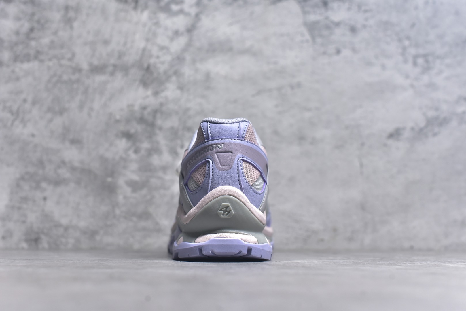 图片[5]-#Salomon XT-QUEST ADV 灰紫色 491259 萨洛蒙情侣款户外机能鞋 全新绿x升级版 品质大改进  全鞋改进为原厂一致材料打造 全新修长鞋型 相对老版臃肿鞋型 此版的版型更正 全新玻璃冲刀 清洁度提升 同步原版左右鞋带孔的间距加大（之前老版间距太小） 网面与鞋头材料校对一致无色差（老版网面有色差） 鞋后跟反口V字定型同步zp（老版臃肿为U字后跟反口） 鞋舌两侧鞋帮脚踝处更加直挺（之前老版往中间踏） 鞋盒黑盒改正为原版牛皮纸鞋盒 鞋头处添加☯太极标 所有细节多次修改校正 坚持同步原版无差别 毋庸置疑全市场最好的版本💪🏻终端优势供应 尺码：36-40-选品中心