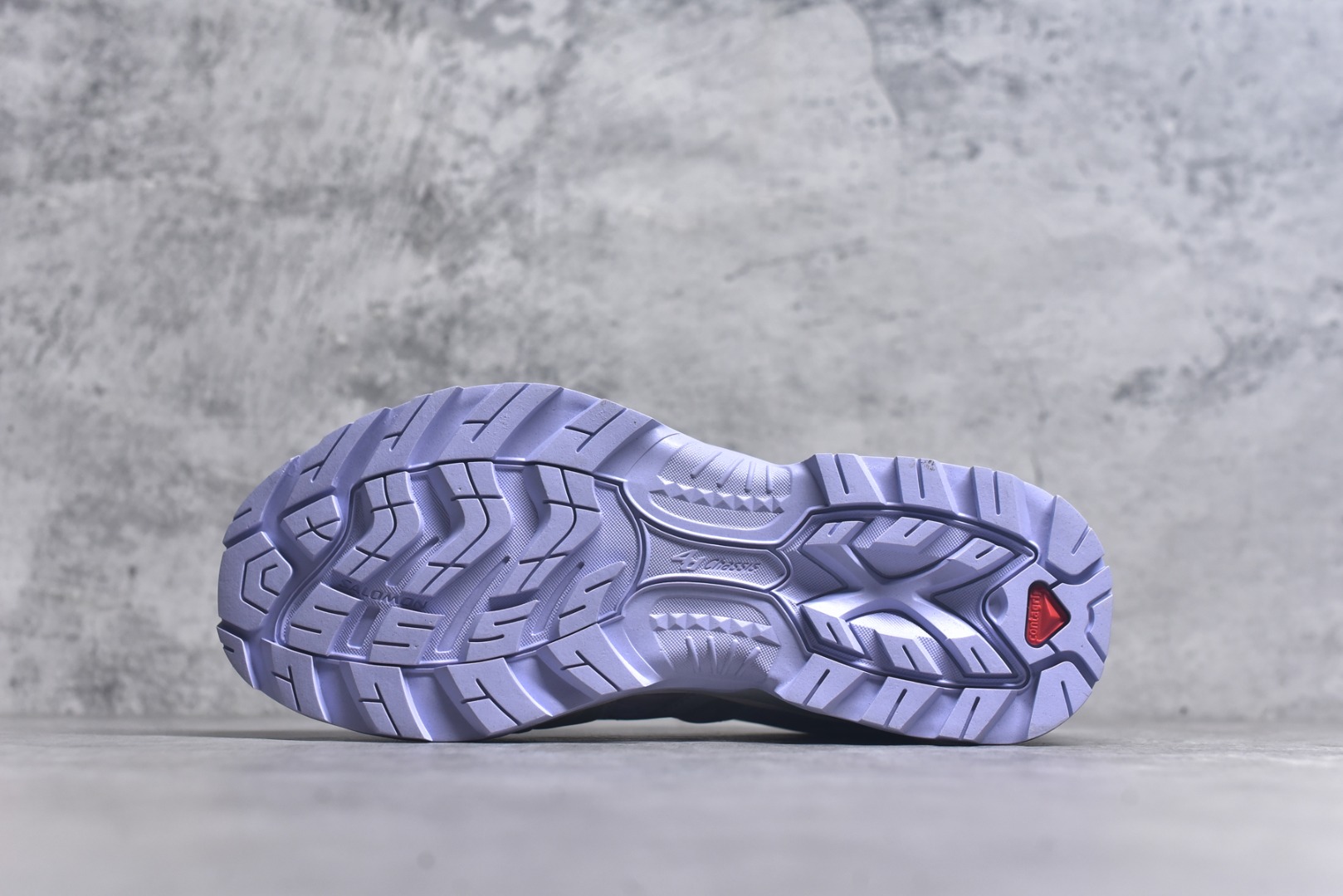 图片[6]-#Salomon XT-QUEST ADV 灰紫色 491259 萨洛蒙情侣款户外机能鞋 全新绿x升级版 品质大改进  全鞋改进为原厂一致材料打造 全新修长鞋型 相对老版臃肿鞋型 此版的版型更正 全新玻璃冲刀 清洁度提升 同步原版左右鞋带孔的间距加大（之前老版间距太小） 网面与鞋头材料校对一致无色差（老版网面有色差） 鞋后跟反口V字定型同步zp（老版臃肿为U字后跟反口） 鞋舌两侧鞋帮脚踝处更加直挺（之前老版往中间踏） 鞋盒黑盒改正为原版牛皮纸鞋盒 鞋头处添加☯太极标 所有细节多次修改校正 坚持同步原版无差别 毋庸置疑全市场最好的版本💪🏻终端优势供应 尺码：36-40-选品中心