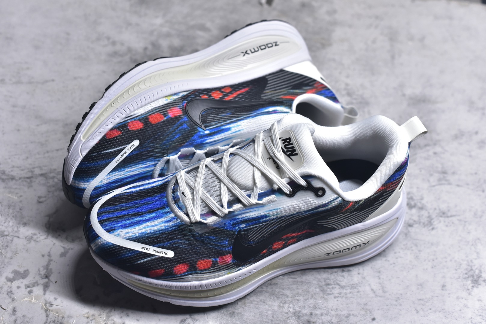 图片[7]-#Nike VOMERO 18 耐克 舒适减震防滑 低帮跑步鞋全掌ReactX泡绵中底 前掌和后跟还配备了Air Zoom气垫单元 据说跑起来更快更舒适哦 这次最大的升级点 首次引入了ReactX泡绵 货号：IB8164-999 尺码：39-45-选品中心