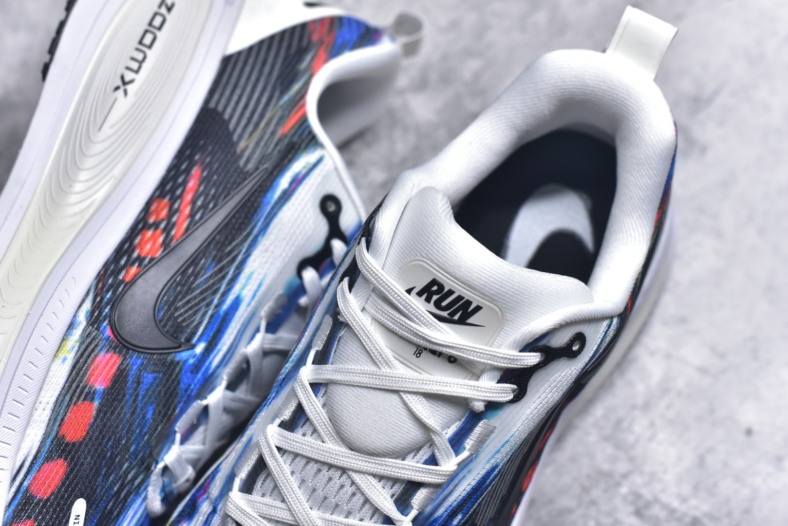 图片[9]-#Nike VOMERO 18 耐克 舒适减震防滑 低帮跑步鞋全掌ReactX泡绵中底 前掌和后跟还配备了Air Zoom气垫单元 据说跑起来更快更舒适哦 这次最大的升级点 首次引入了ReactX泡绵 货号：IB8164-999 尺码：39-45-选品中心