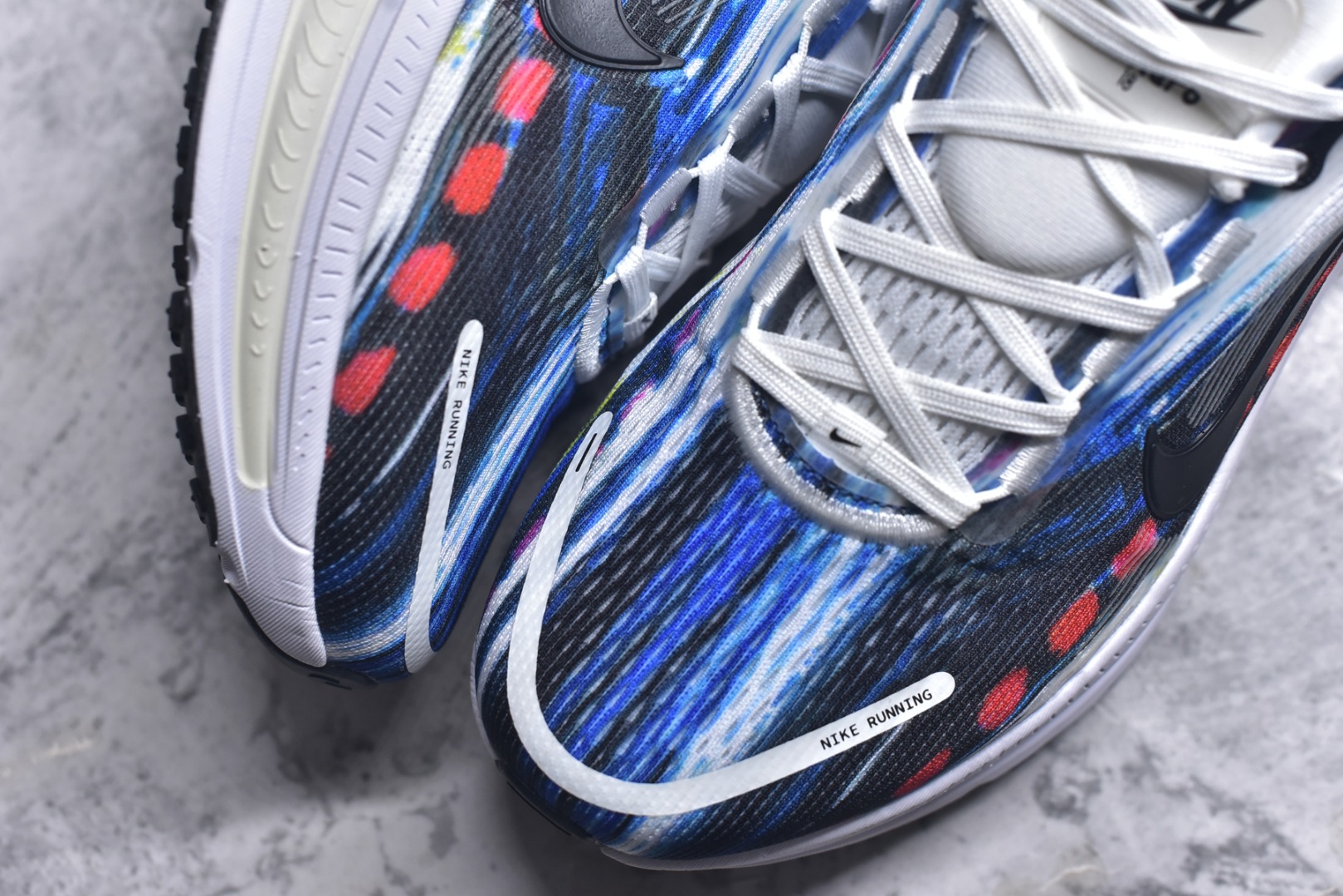 图片[8]-#Nike VOMERO 18 耐克 舒适减震防滑 低帮跑步鞋全掌ReactX泡绵中底 前掌和后跟还配备了Air Zoom气垫单元 据说跑起来更快更舒适哦 这次最大的升级点 首次引入了ReactX泡绵 货号：IB8164-999 尺码：39-45-选品中心