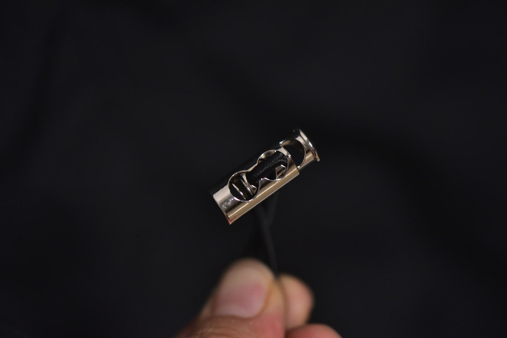 图片[4]-#Dior/迪奥 24Fw 模糊CD字母印花连帽外套 采用定制消光塔丝隆专业面料，加施三防涂层工艺，特氟龙防污处理，抗油渍易清洁，聚酯高密鸟眼网布衬里，立体循环透气结构，快速导出湿气，防静电处理，秋冬季穿着更舒适，进口环保胶浆丝网套色印花，定制五金拉链双拉头LOGO，定制辅料三标 尺码：XS-L-选品中心