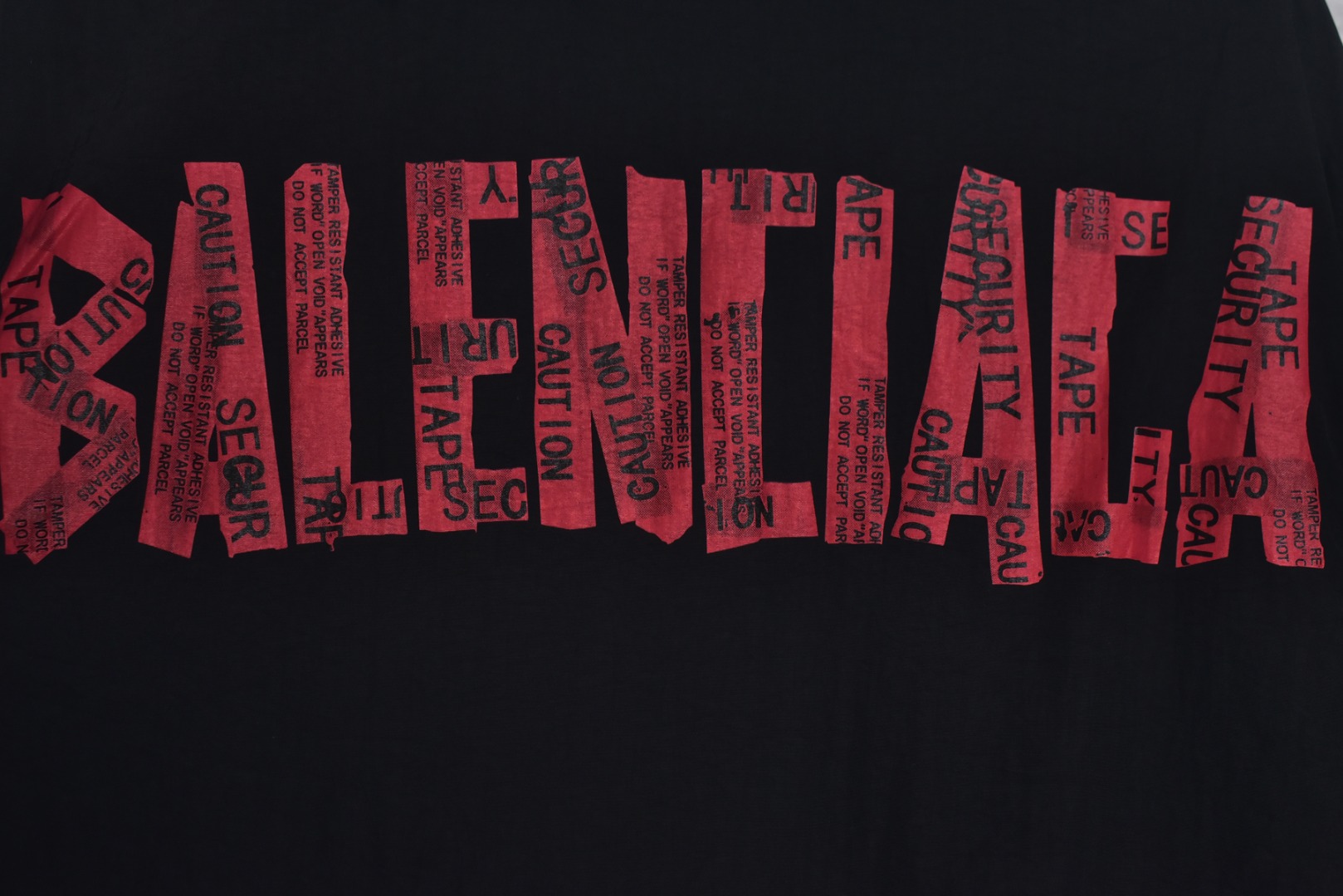 图片[3]-#Balenciaga/巴黎世家 24Fw 字母红胶带印花连帽外套 采用定制消光塔丝隆专业面料，加施三防涂层工艺，特氟龙防污处理，抗油渍易清洁，聚酯高密鸟眼网布衬里，立体循环透气结构，快速导出湿气，防静电处理，秋冬季穿着更舒适，进口环保胶浆丝网套色印花，定制五金拉链双拉头LOGO，定制辅料三标 尺码：46 48 50 52-选品中心