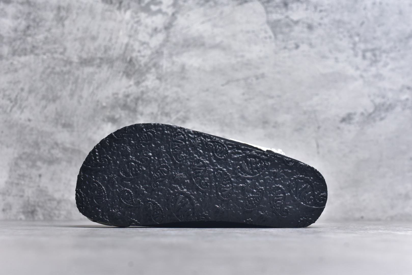 图片[6]-#xVESSEL Cabin One 吴建豪同款头等舱复古帆布穆勒鞋休闲舒适包头拖鞋 男女同款 XVESSEL是一个将解构主义与标志性设计元素触合的品牌，自2017年推出标志性软木硫化帆布鞋，多年来以热点设计元素融合解构主义，呈现视角的潮流单品。自成立以来，XVESSEL已经与LANVIN、Marvel、奔驰、山本耀司、G-Shock、Readymade等国际品牌和时代人物展开合作。XVESSEL前缀中的x代表着大胆自信的冒险精神，VESSEL一词除了可以解释为船的意思外，也可以理解血管的含义。代表着品牌就像一艘无畏驶向未知的船，也像是人们生活中流动的血液。xVESSEL就是建立于自己的一个媒介，能够传达出自己对爱和个性的感受和看法。尺码：35 36 37 38 39 40 41 42 43 44 45-选品中心