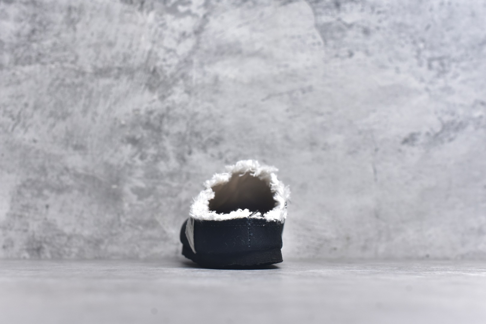 图片[5]-#xVESSEL Cabin One 吴建豪同款头等舱复古帆布穆勒鞋休闲舒适包头拖鞋 男女同款 XVESSEL是一个将解构主义与标志性设计元素触合的品牌，自2017年推出标志性软木硫化帆布鞋，多年来以热点设计元素融合解构主义，呈现视角的潮流单品。自成立以来，XVESSEL已经与LANVIN、Marvel、奔驰、山本耀司、G-Shock、Readymade等国际品牌和时代人物展开合作。XVESSEL前缀中的x代表着大胆自信的冒险精神，VESSEL一词除了可以解释为船的意思外，也可以理解血管的含义。代表着品牌就像一艘无畏驶向未知的船，也像是人们生活中流动的血液。xVESSEL就是建立于自己的一个媒介，能够传达出自己对爱和个性的感受和看法。尺码：35 36 37 38 39 40 41 42 43 44 45-选品中心