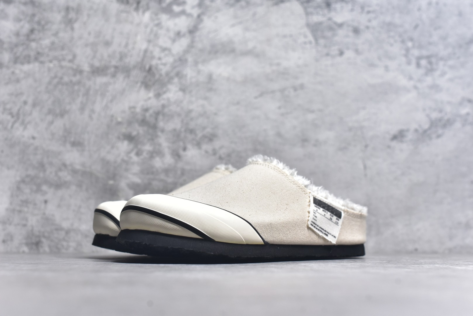 图片[2]-#xVESSEL Cabin One 吴建豪同款头等舱复古帆布穆勒鞋休闲舒适包头拖鞋 男女同款 XVESSEL是一个将解构主义与标志性设计元素触合的品牌，自2017年推出标志性软木硫化帆布鞋，多年来以热点设计元素融合解构主义，呈现视角的潮流单品。自成立以来，XVESSEL已经与LANVIN、Marvel、奔驰、山本耀司、G-Shock、Readymade等国际品牌和时代人物展开合作。XVESSEL前缀中的x代表着大胆自信的冒险精神，VESSEL一词除了可以解释为船的意思外，也可以理解血管的含义。代表着品牌就像一艘无畏驶向未知的船，也像是人们生活中流动的血液。xVESSEL就是建立于自己的一个媒介，能够传达出自己对爱和个性的感受和看法。尺码：35 36 37 38 39 40 41 42 43 44 45-选品中心