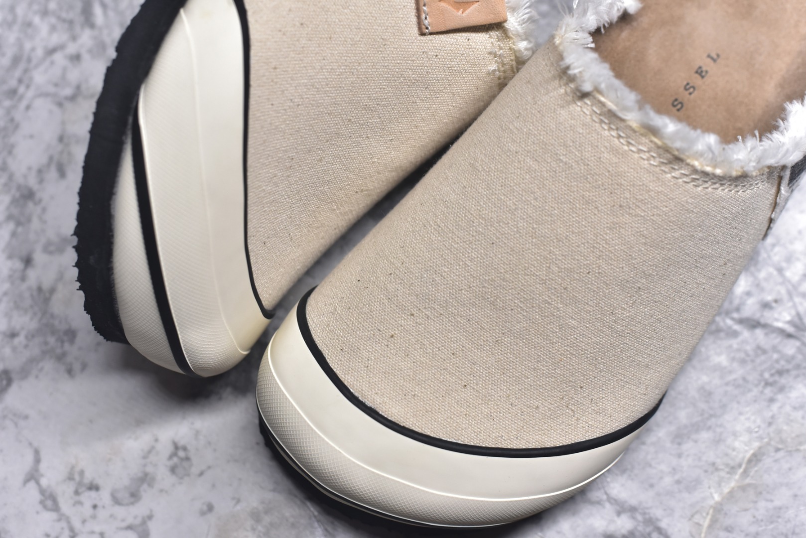 图片[8]-#xVESSEL Cabin One 吴建豪同款头等舱复古帆布穆勒鞋休闲舒适包头拖鞋 男女同款 XVESSEL是一个将解构主义与标志性设计元素触合的品牌，自2017年推出标志性软木硫化帆布鞋，多年来以热点设计元素融合解构主义，呈现视角的潮流单品。自成立以来，XVESSEL已经与LANVIN、Marvel、奔驰、山本耀司、G-Shock、Readymade等国际品牌和时代人物展开合作。XVESSEL前缀中的x代表着大胆自信的冒险精神，VESSEL一词除了可以解释为船的意思外，也可以理解血管的含义。代表着品牌就像一艘无畏驶向未知的船，也像是人们生活中流动的血液。xVESSEL就是建立于自己的一个媒介，能够传达出自己对爱和个性的感受和看法。尺码：35 36 37 38 39 40 41 42 43 44 45-选品中心