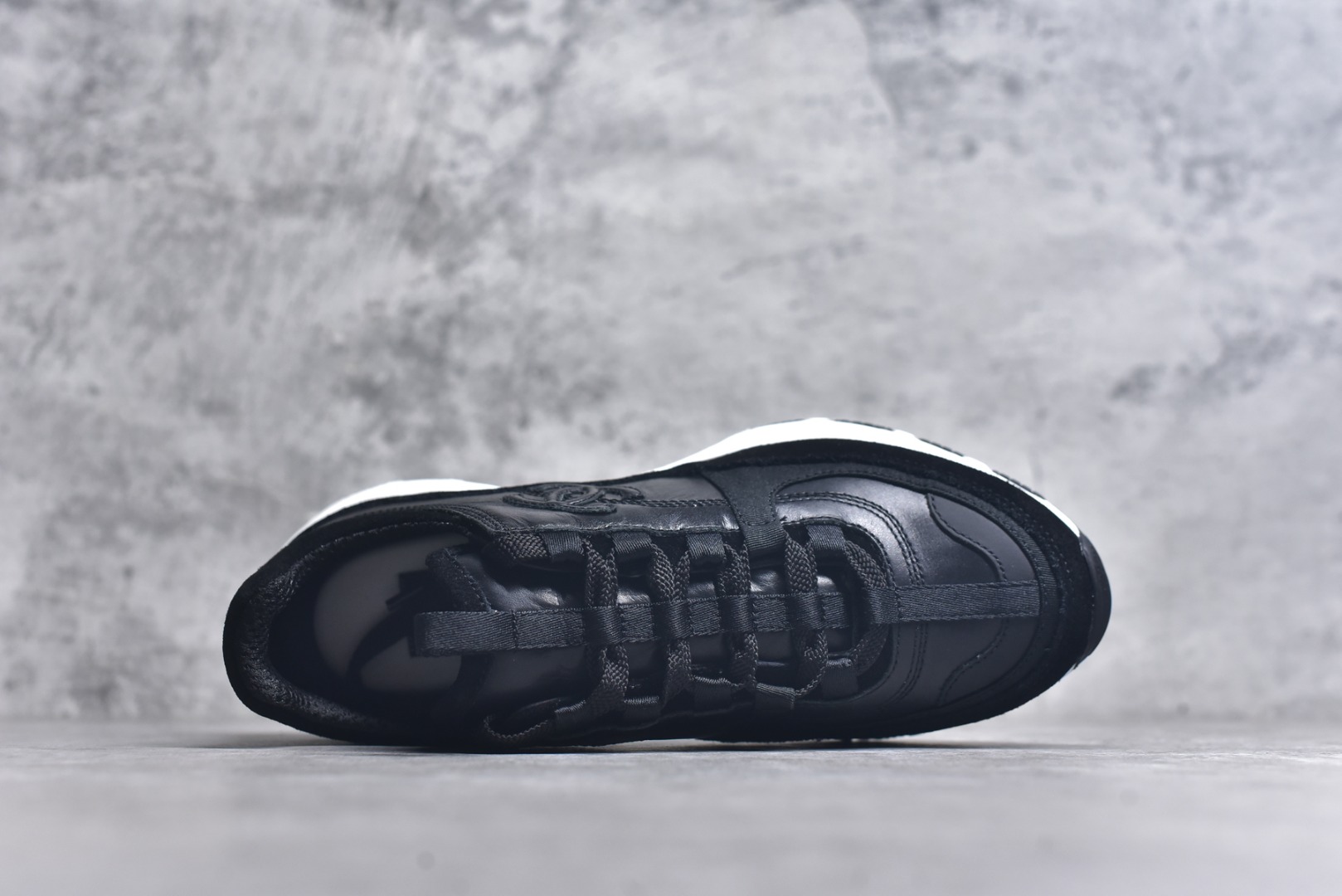 图片[4]-#X1 Chanel香奈儿﹣2025顶级休闲款运动鞋 小红书各大平台爆款 这款经典设计；鞋面多种工艺电绣的风格；大底却时尚运动；不平凡的拥入了多种配色…… 多混搭非常好看百搭，休闲，时尚，运动，户外都能兼顾….. 1鞋面采用：原版进口高丝光牛反绒＋进口混种羊皮 2内里采用：原版进口透气网 3大底根据：原版T组合大底 精品包装全套女35 36 37 38 39 40-选品中心