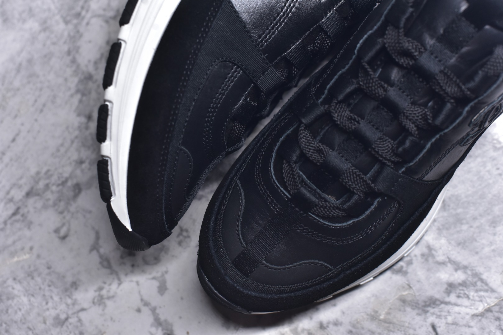 图片[8]-#X1 Chanel香奈儿﹣2025顶级休闲款运动鞋 小红书各大平台爆款 这款经典设计；鞋面多种工艺电绣的风格；大底却时尚运动；不平凡的拥入了多种配色…… 多混搭非常好看百搭，休闲，时尚，运动，户外都能兼顾….. 1鞋面采用：原版进口高丝光牛反绒＋进口混种羊皮 2内里采用：原版进口透气网 3大底根据：原版T组合大底 精品包装全套女35 36 37 38 39 40-选品中心