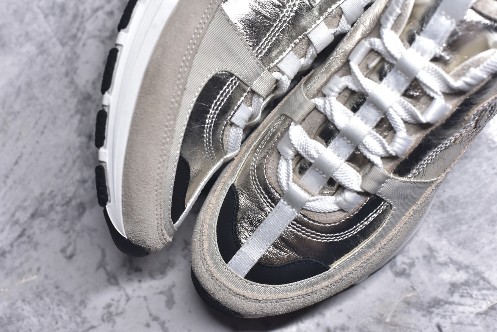 图片[8]-#X1 Chanel香奈儿﹣2025顶级休闲款运动鞋 小红书各大平台爆款 这款经典设计；鞋面多种工艺电绣的风格；大底却时尚运动；不平凡的拥入了多种配色…… 多混搭非常好看百搭，休闲，时尚，运动，户外都能兼顾….. 1鞋面采用：原版进口高丝光牛反绒＋进口混种羊皮 2内里采用：原版进口透气网 3大底根据：原版T组合大底 精品包装全套女35 36 37 38 39 40-选品中心