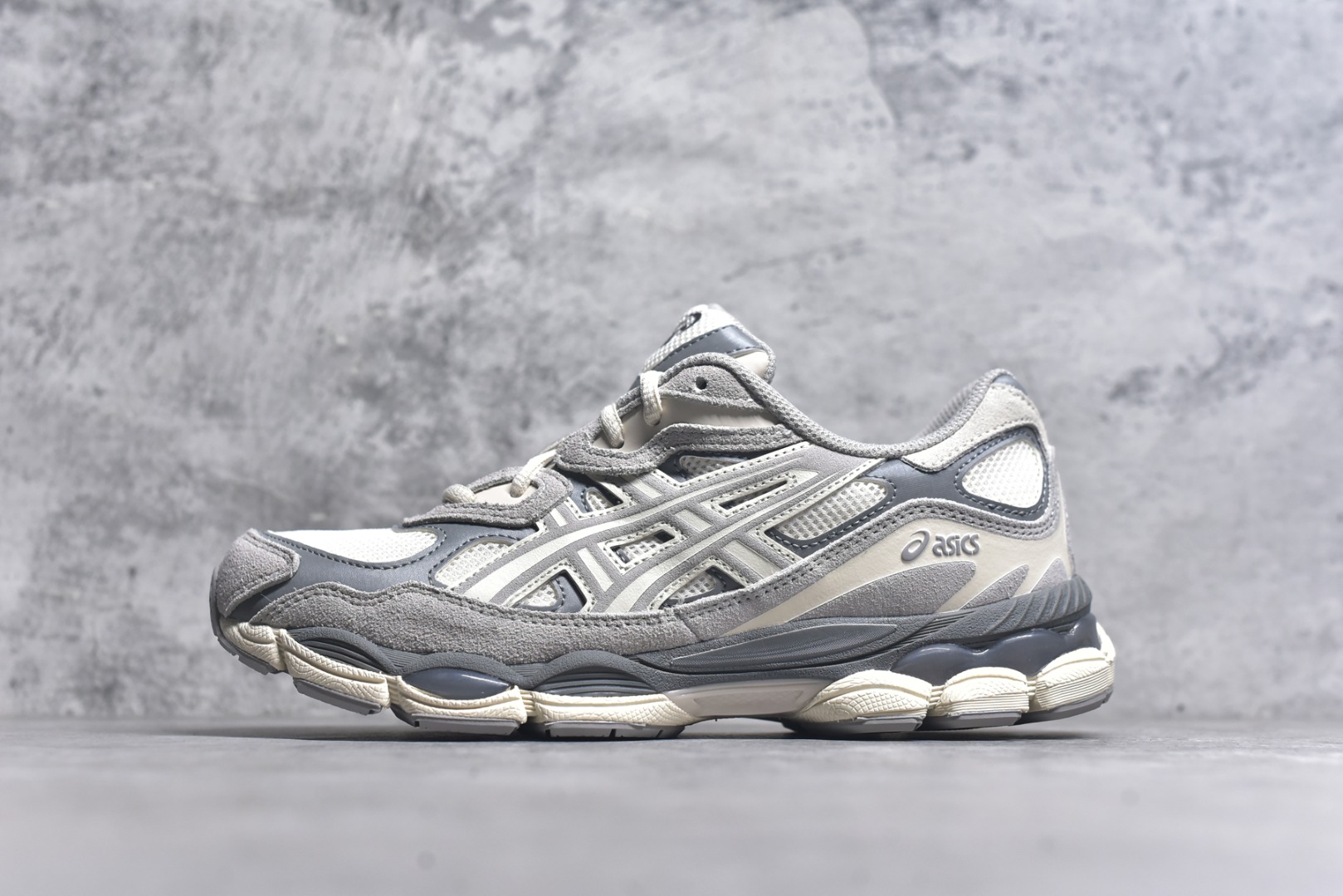 #Asics GEL-NYC系列 灰白 亚瑟士运动休闲透气专业跑鞋 货号：1201A789-103 尺码：36 36.5 37 38.5 39 40 40.5 41 42 42.5 43 44 44.5 45-选品中心