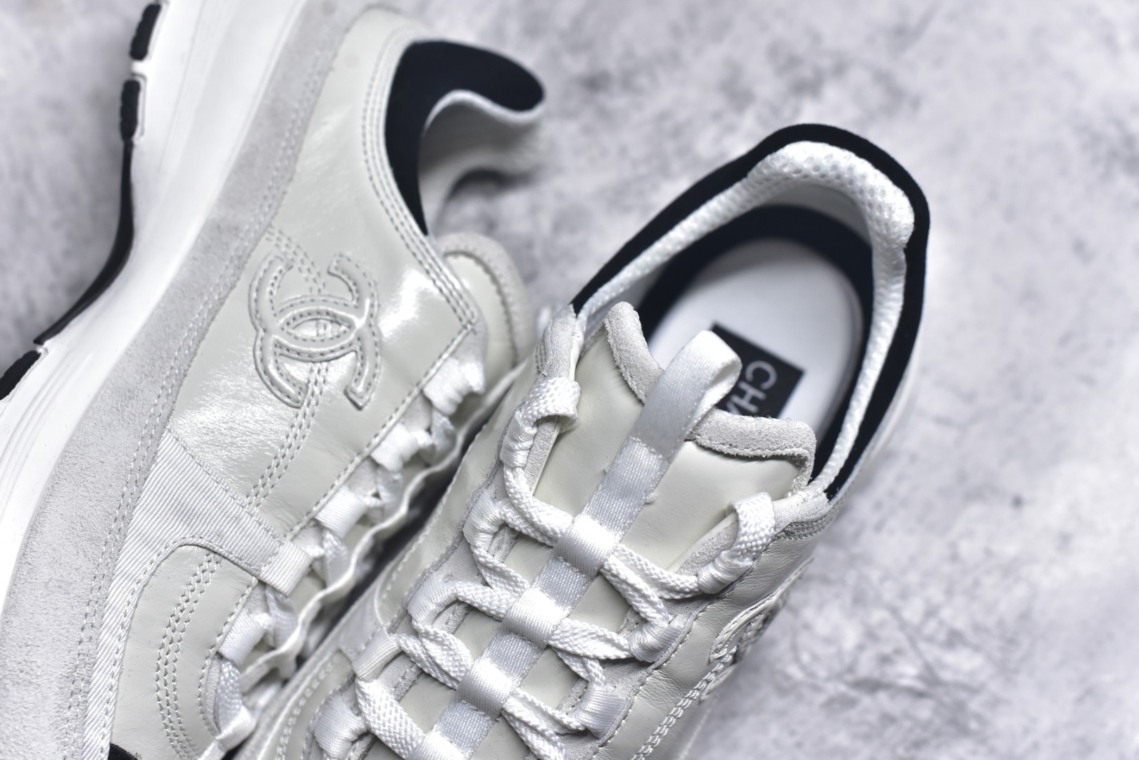 图片[9]-#X1 Chanel香奈儿﹣2025顶级休闲款运动鞋 小红书各大平台爆款 这款经典设计；鞋面多种工艺电绣的风格；大底却时尚运动；不平凡的拥入了多种配色…… 多混搭非常好看百搭，休闲，时尚，运动，户外都能兼顾….. 1鞋面采用：原版进口高丝光牛反绒＋进口混种羊皮 2内里采用：原版进口透气网 3大底根据：原版T组合大底 精品包装全套女35 36 37 38 39 40-选品中心