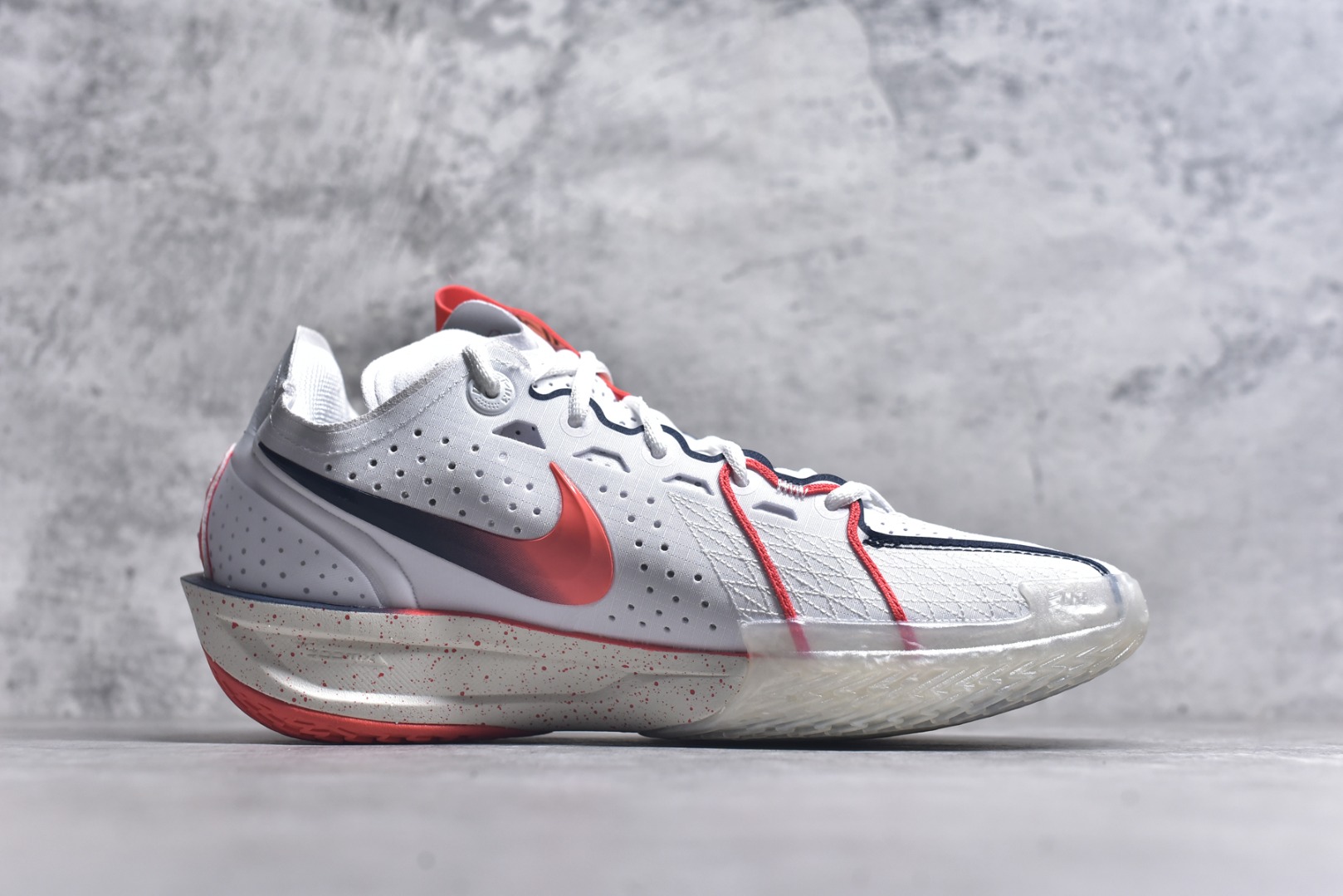 图片[3]-#NK G.T. Cut 3.0 EP GT3代实战篮球鞋 IB8870-191 该鞋款采用出众回弹设计 为切入、转向和移步篮筐提供出色的能量回馈 回弹性能带来弹力充沛的迈步体验 助你爆发疾速 全掌型 ZoomX 泡绵 缔造弹力出众的轻盈迈步体验 助你在比赛升温时能够急速快攻 驰骋全场 鞋面绳线与鞋带相结合 有助稳固前足 后跟搭配加垫鞋口 为脚踝营造舒适稳固感受 全掌型 ZoomX 泡绵 能够带来出众的能量回馈 前足外侧采用精巧塑料覆面 在瞬间爆发时提供稳固脚感 尺码：39-47.5-选品中心