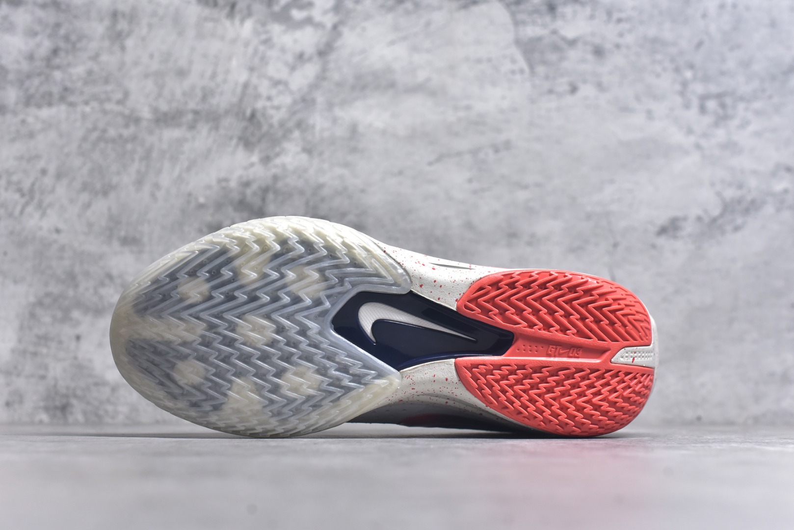 图片[6]-#NK G.T. Cut 3.0 EP GT3代实战篮球鞋 IB8870-191 该鞋款采用出众回弹设计 为切入、转向和移步篮筐提供出色的能量回馈 回弹性能带来弹力充沛的迈步体验 助你爆发疾速 全掌型 ZoomX 泡绵 缔造弹力出众的轻盈迈步体验 助你在比赛升温时能够急速快攻 驰骋全场 鞋面绳线与鞋带相结合 有助稳固前足 后跟搭配加垫鞋口 为脚踝营造舒适稳固感受 全掌型 ZoomX 泡绵 能够带来出众的能量回馈 前足外侧采用精巧塑料覆面 在瞬间爆发时提供稳固脚感 尺码：39-47.5-选品中心