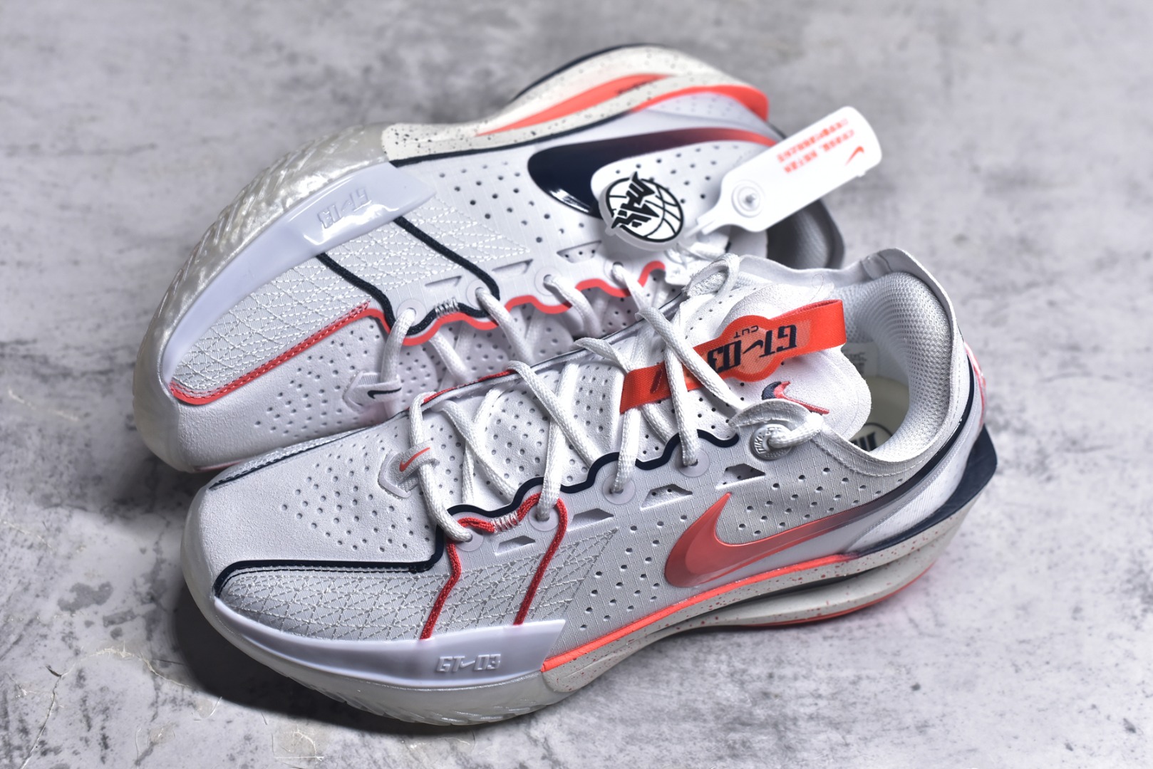 图片[7]-#NK G.T. Cut 3.0 EP GT3代实战篮球鞋 IB8870-191 该鞋款采用出众回弹设计 为切入、转向和移步篮筐提供出色的能量回馈 回弹性能带来弹力充沛的迈步体验 助你爆发疾速 全掌型 ZoomX 泡绵 缔造弹力出众的轻盈迈步体验 助你在比赛升温时能够急速快攻 驰骋全场 鞋面绳线与鞋带相结合 有助稳固前足 后跟搭配加垫鞋口 为脚踝营造舒适稳固感受 全掌型 ZoomX 泡绵 能够带来出众的能量回馈 前足外侧采用精巧塑料覆面 在瞬间爆发时提供稳固脚感 尺码：39-47.5-选品中心