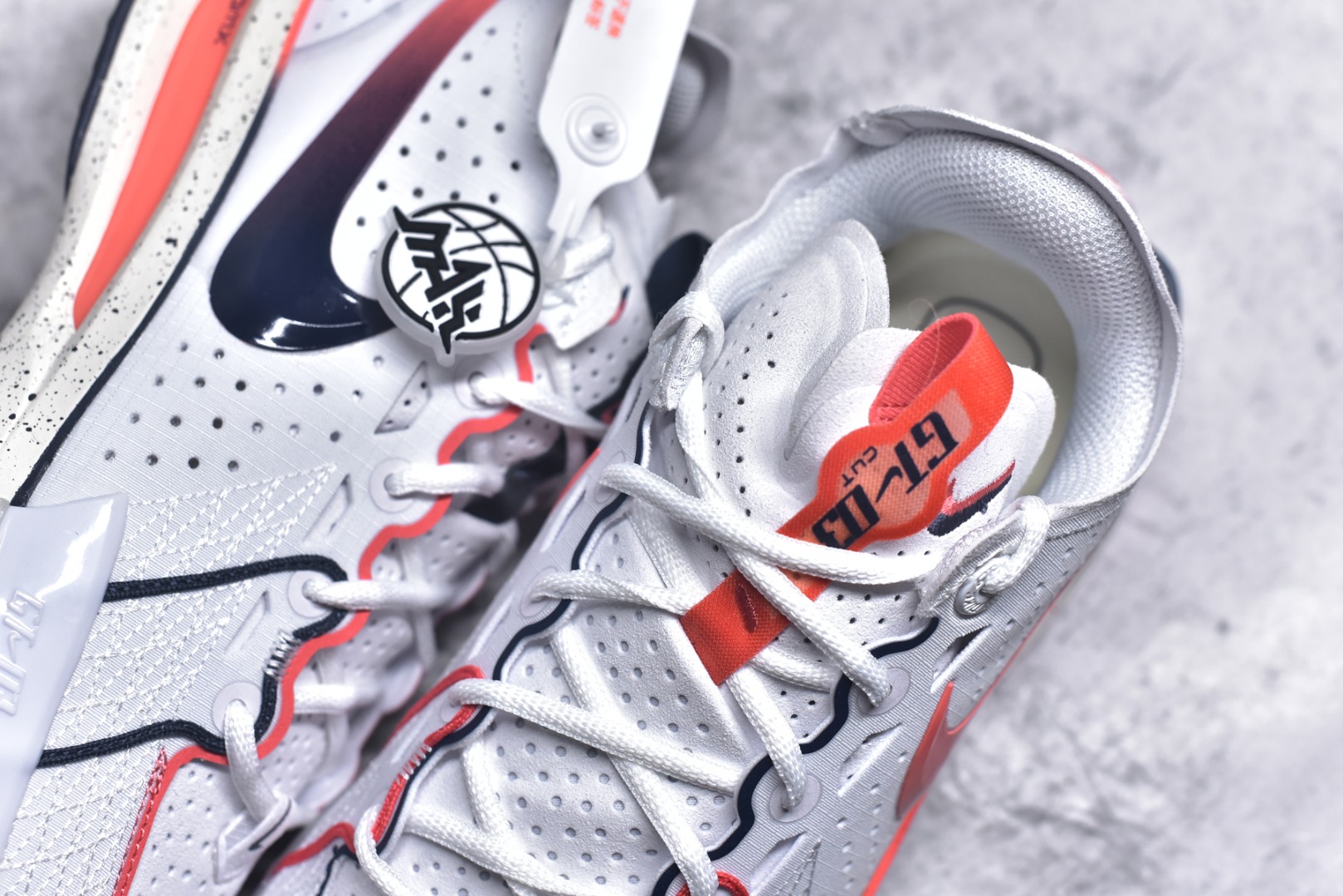 图片[9]-#NK G.T. Cut 3.0 EP GT3代实战篮球鞋 IB8870-191 该鞋款采用出众回弹设计 为切入、转向和移步篮筐提供出色的能量回馈 回弹性能带来弹力充沛的迈步体验 助你爆发疾速 全掌型 ZoomX 泡绵 缔造弹力出众的轻盈迈步体验 助你在比赛升温时能够急速快攻 驰骋全场 鞋面绳线与鞋带相结合 有助稳固前足 后跟搭配加垫鞋口 为脚踝营造舒适稳固感受 全掌型 ZoomX 泡绵 能够带来出众的能量回馈 前足外侧采用精巧塑料覆面 在瞬间爆发时提供稳固脚感 尺码：39-47.5-选品中心