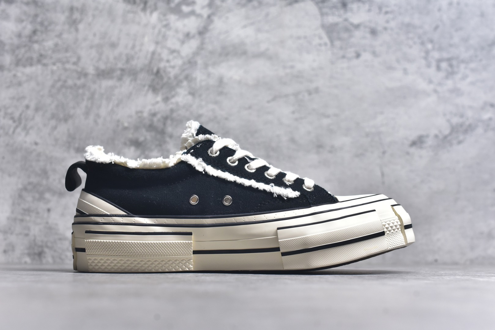 图片[3]-#xVESSEL G.O.P. Low 全硫化乞丐鞋 吴建豪主理品牌 解构重叠厚底软木低帮硫化板鞋 全配色原鞋开发 支持对比 细节 工艺 等.. 当前市售最高版本 正确半贴合鞋标工艺 正确鞋头上翘整体楦型 原厂12蛊司厚实舒适帆布面料 面料工序需要通过三次水洗 散落自然杂乱流苏做旧复古效果 支持NFC网页编码识别 升级厚实软木塞内底 纯手工贴合多重围条硫化工艺 原鞋包装 原鞋代码鞋标完全一致 市面顶级毒盒版本 工艺细节 全网络能覆盖到的地方最强 至今无别的工厂能超越的品质 尺码：35 36 37 38 39 40 41 42 43 44 45-选品中心