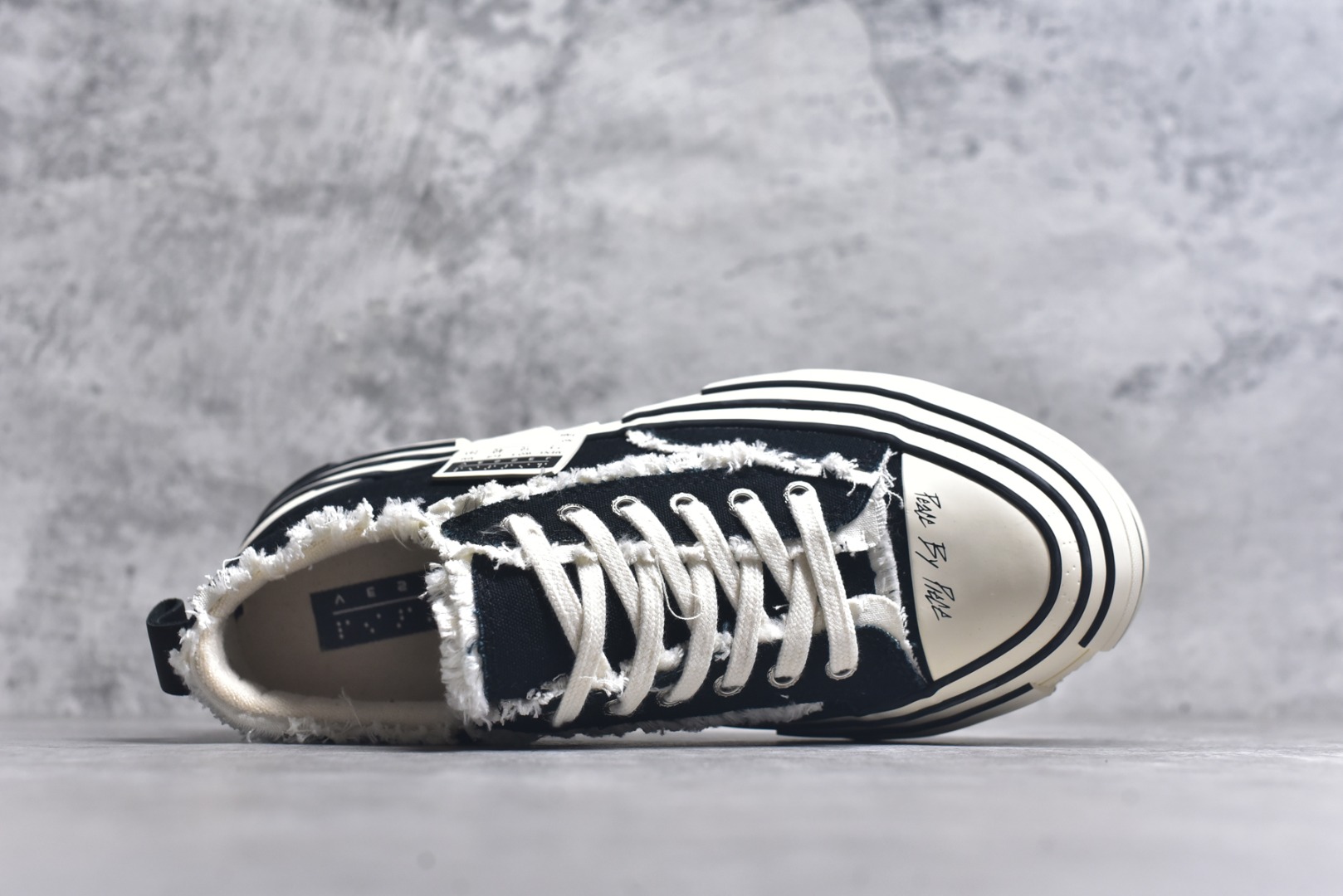 图片[4]-#xVESSEL G.O.P. Low 全硫化乞丐鞋 吴建豪主理品牌 解构重叠厚底软木低帮硫化板鞋 全配色原鞋开发 支持对比 细节 工艺 等.. 当前市售最高版本 正确半贴合鞋标工艺 正确鞋头上翘整体楦型 原厂12蛊司厚实舒适帆布面料 面料工序需要通过三次水洗 散落自然杂乱流苏做旧复古效果 支持NFC网页编码识别 升级厚实软木塞内底 纯手工贴合多重围条硫化工艺 原鞋包装 原鞋代码鞋标完全一致 市面顶级毒盒版本 工艺细节 全网络能覆盖到的地方最强 至今无别的工厂能超越的品质 尺码：35 36 37 38 39 40 41 42 43 44 45-选品中心